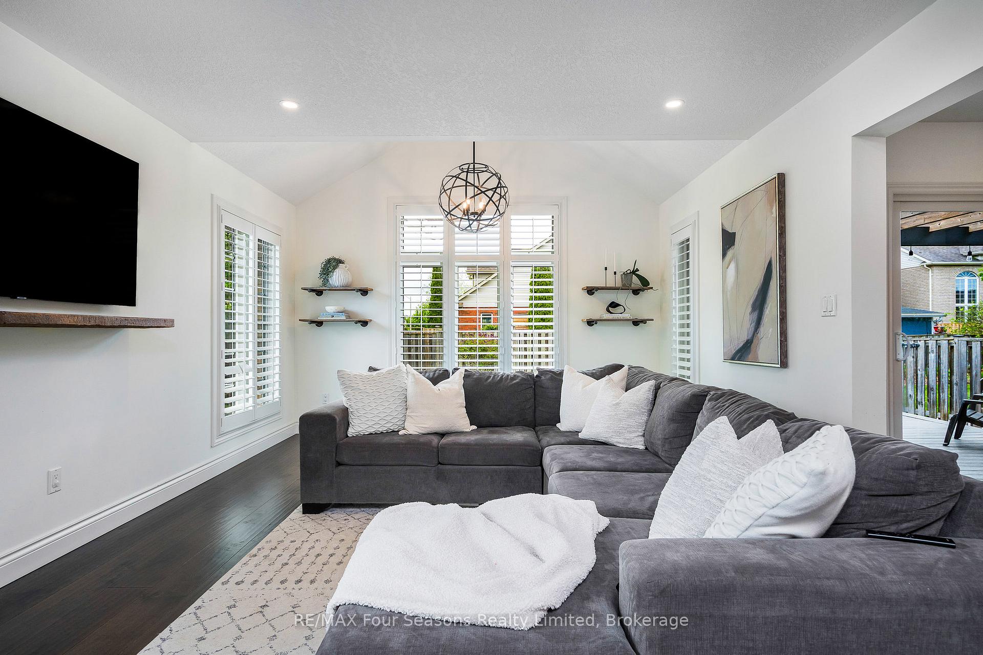Photo 7 of 28 Brooke Avenue, Collingwood — HOMEH