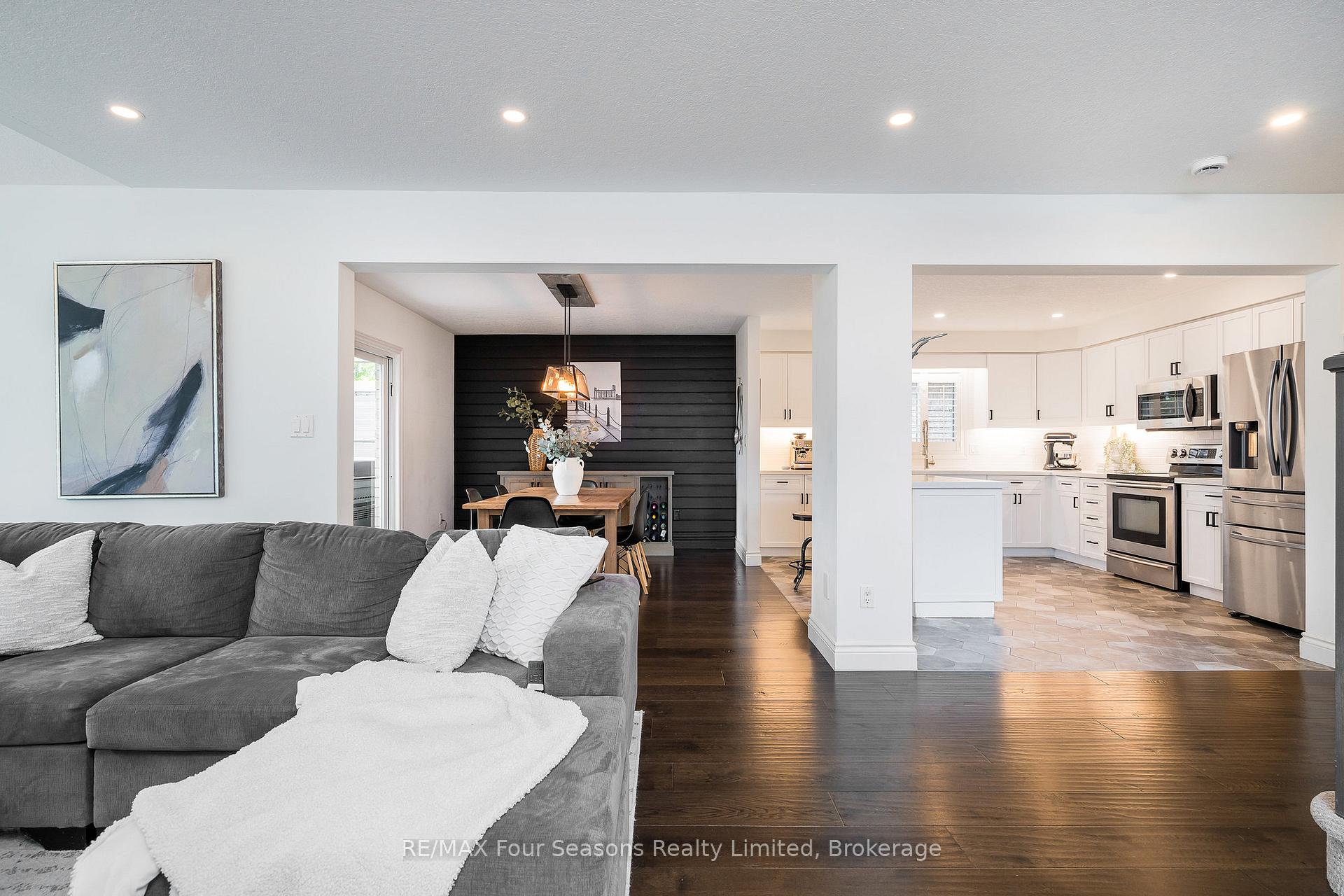 Photo 8 of 28 Brooke Avenue, Collingwood — HOMEH