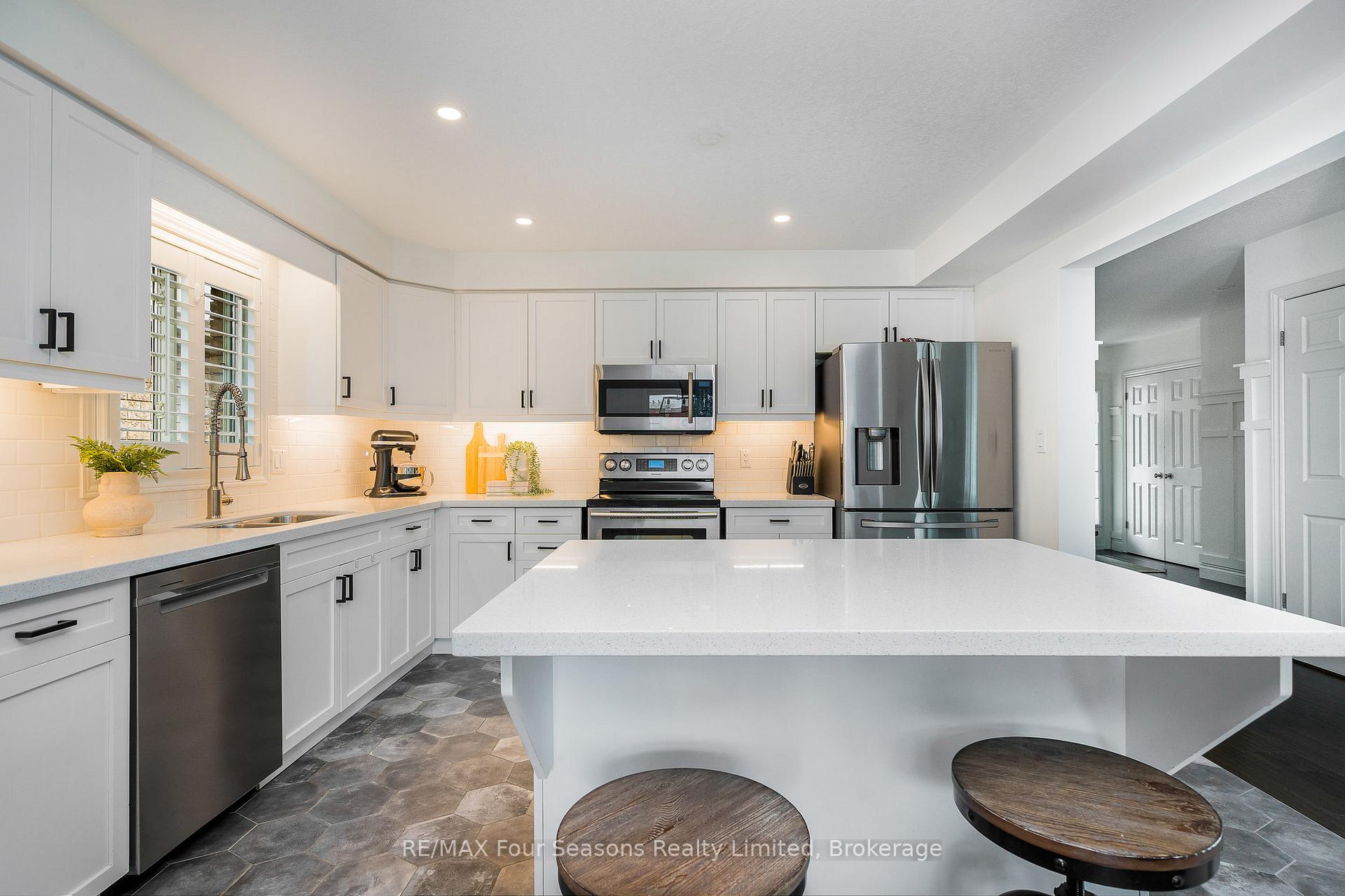 Photo 13 of 28 Brooke Avenue, Collingwood — HOMEH