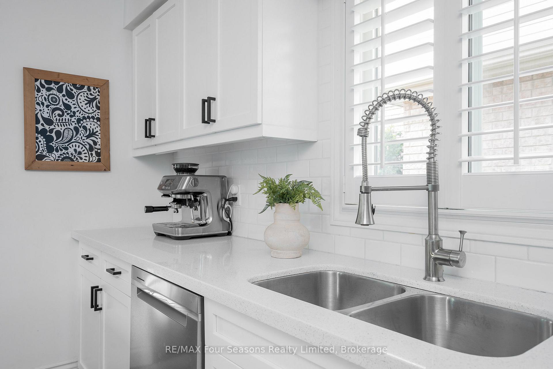 Photo 20 of 28 Brooke Avenue, Collingwood — HOMEH