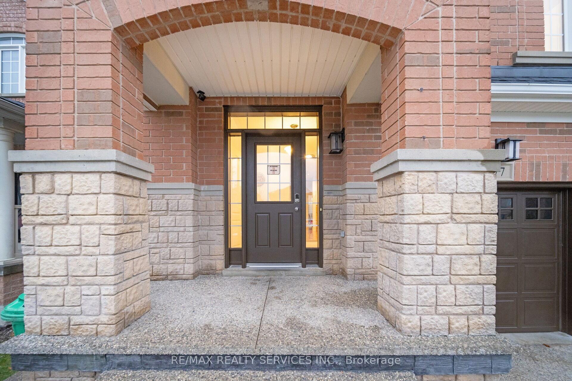 Photo 2 of 77 Crown Victoria Drive, Brampton, Fletcher's Meadow — HOMEH