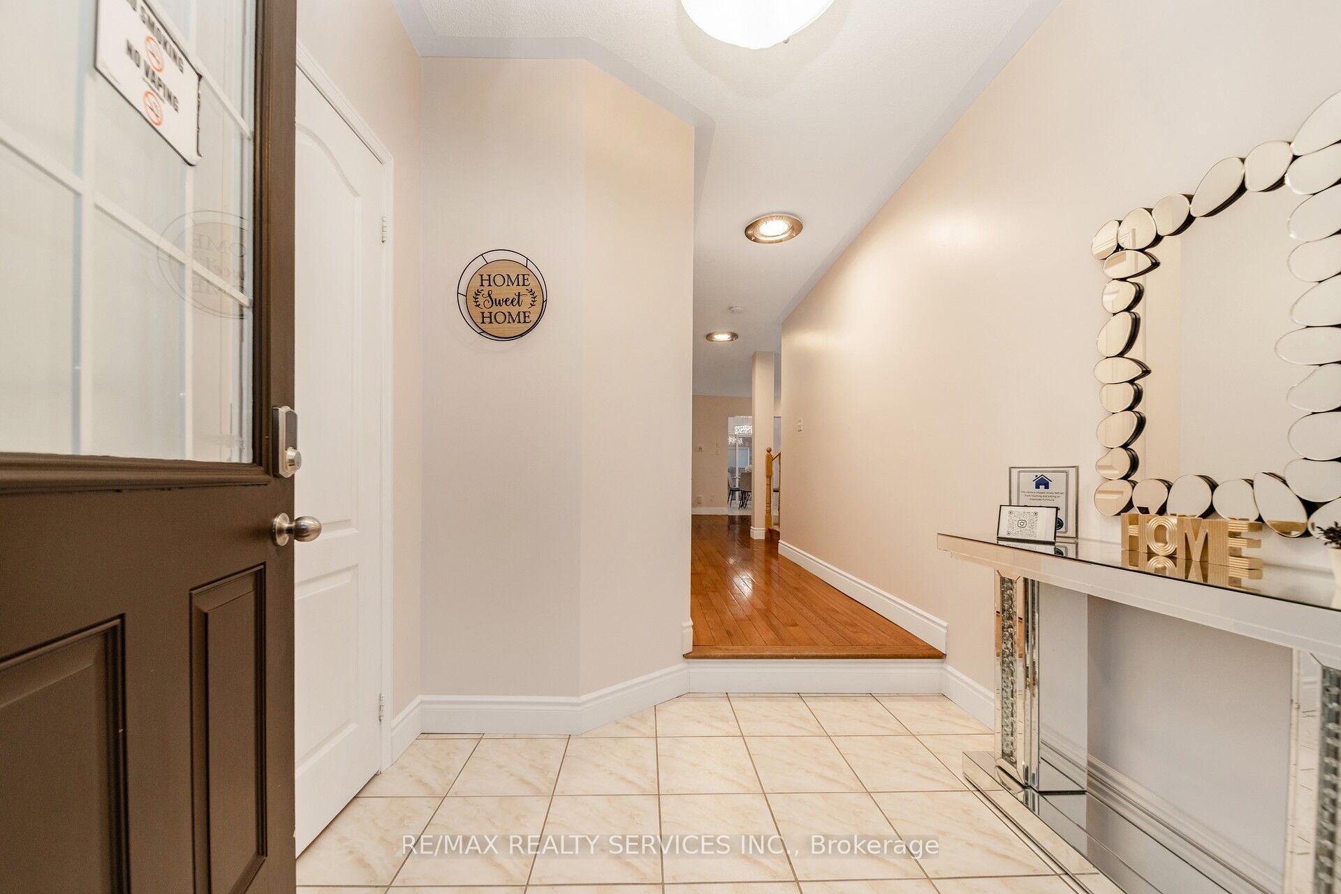 Photo 3 of 77 Crown Victoria Drive, Brampton, Fletcher's Meadow — HOMEH