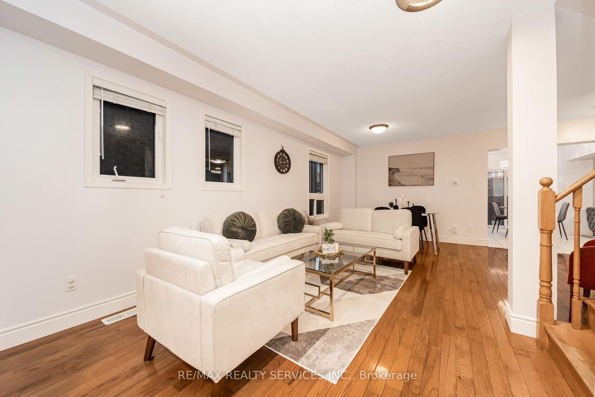 Photo 5 of 77 Crown Victoria Drive, Brampton, Fletcher's Meadow — HOMEH