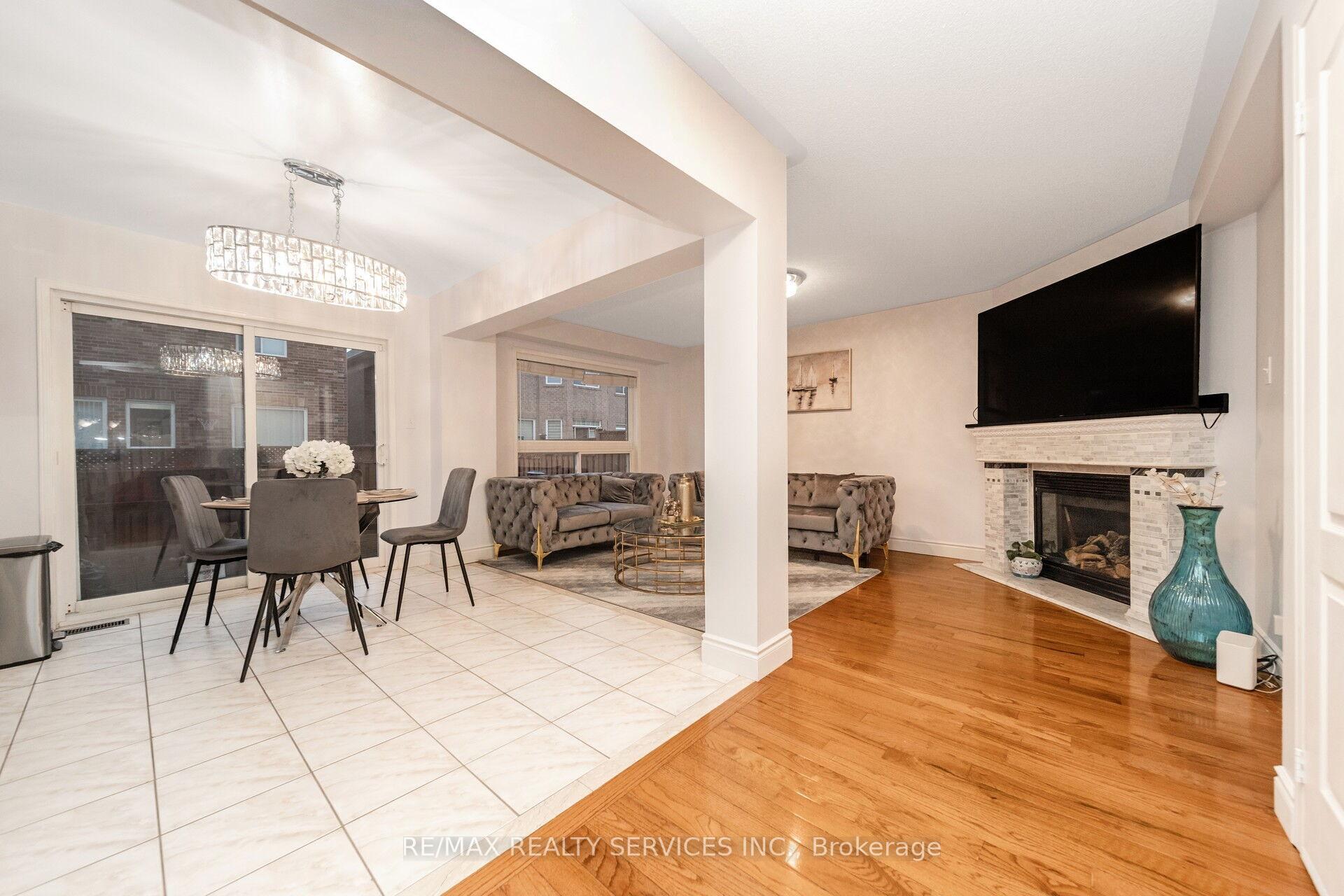 Photo 9 of 77 Crown Victoria Drive, Brampton, Fletcher's Meadow — HOMEH