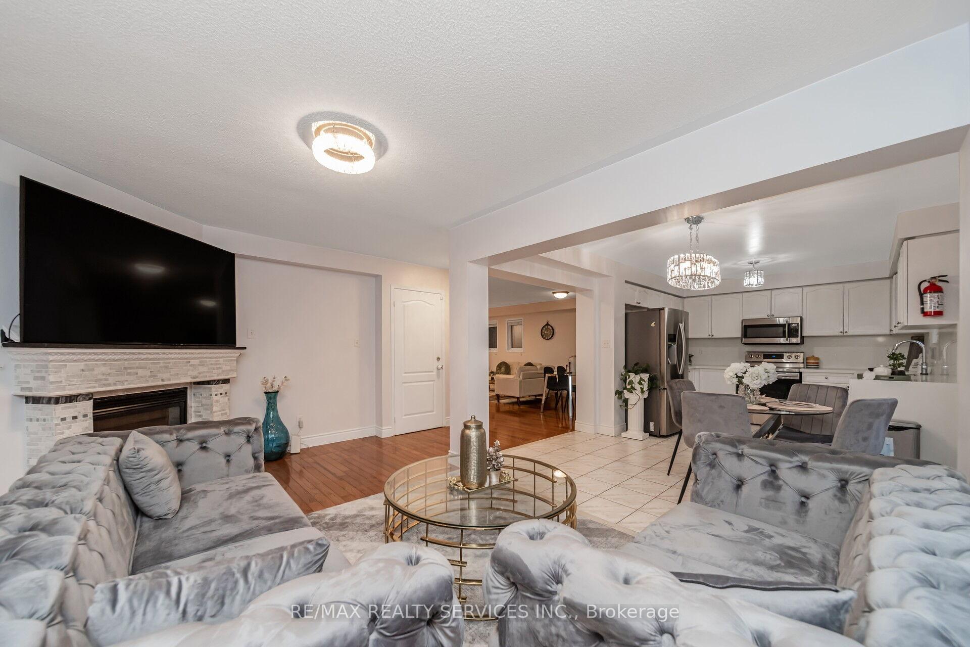 Photo 13 of 77 Crown Victoria Drive, Brampton, Fletcher's Meadow — HOMEH
