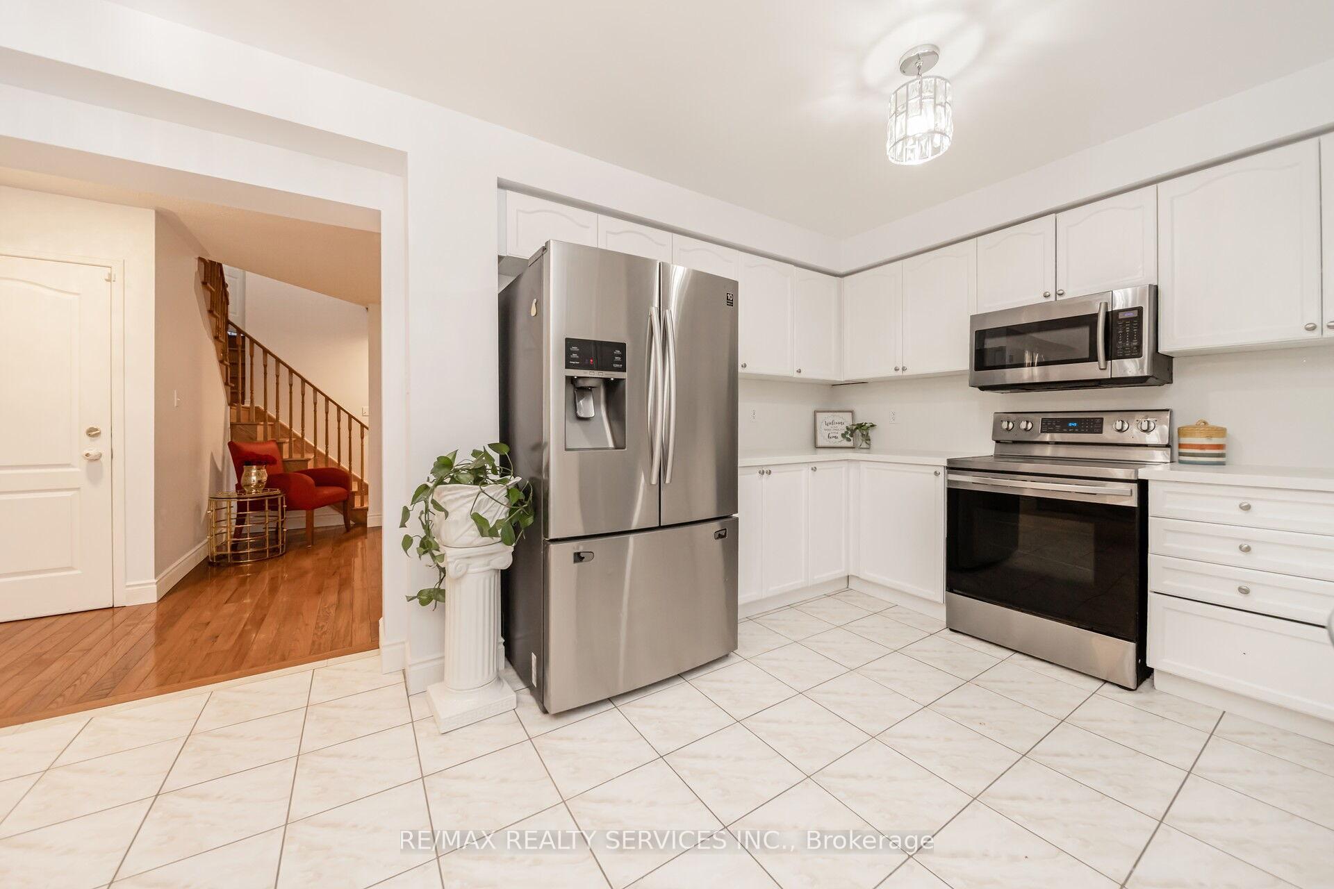 Photo 15 of 77 Crown Victoria Drive, Brampton, Fletcher's Meadow — HOMEH