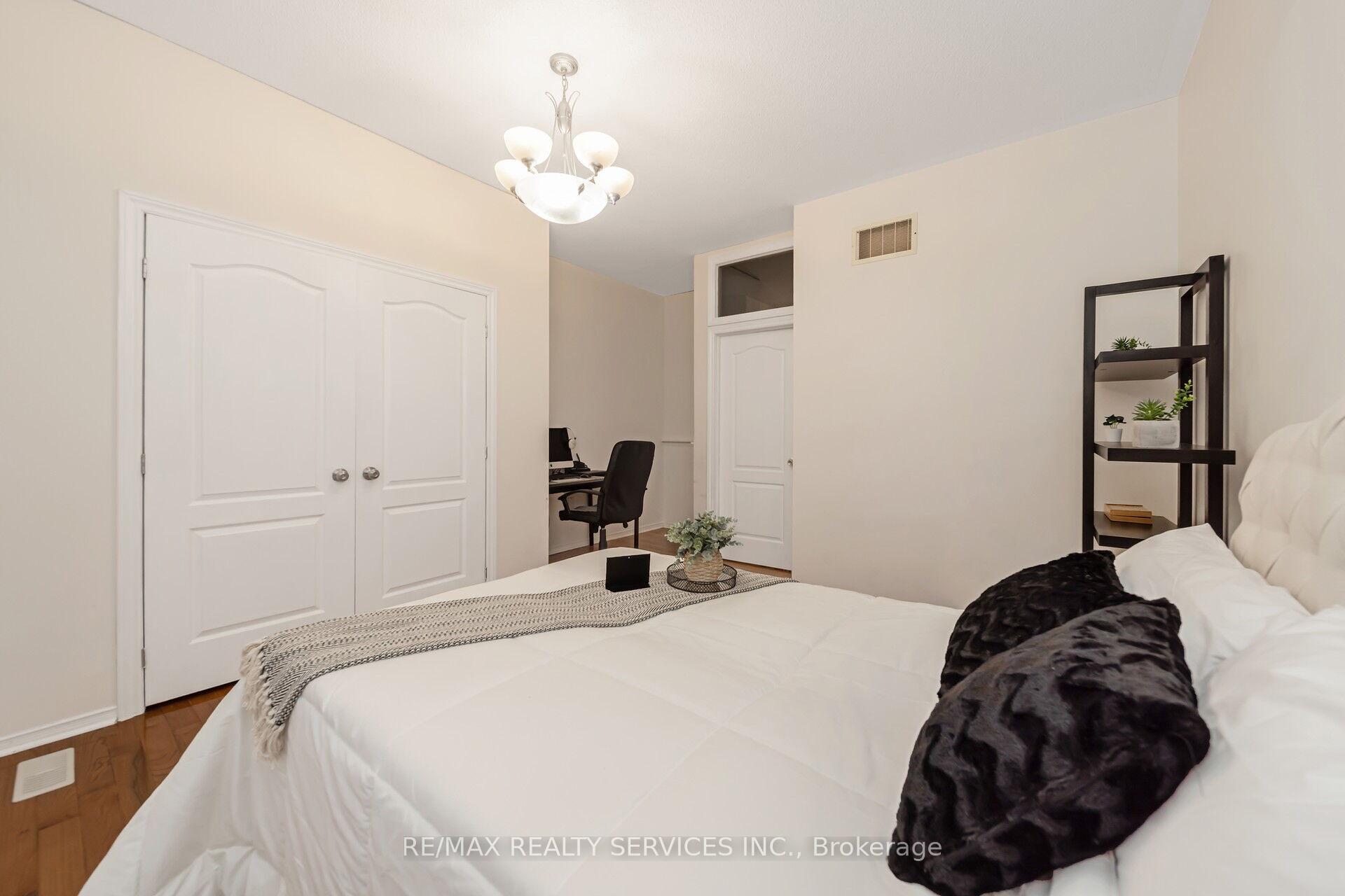 Photo 18 of 77 Crown Victoria Drive, Brampton, Fletcher's Meadow — HOMEH