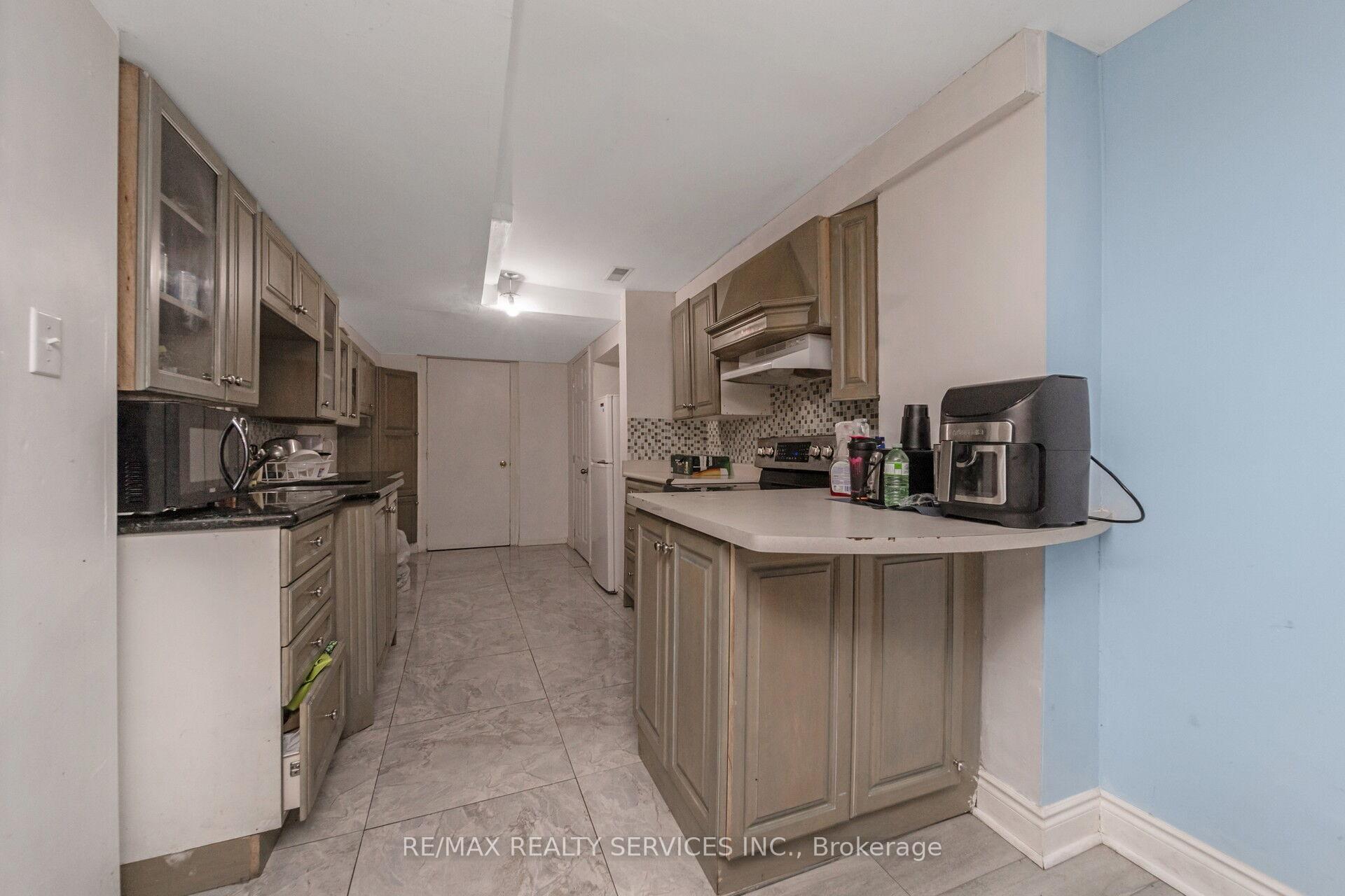 Photo 32 of 77 Crown Victoria Drive, Brampton, Fletcher's Meadow — HOMEH