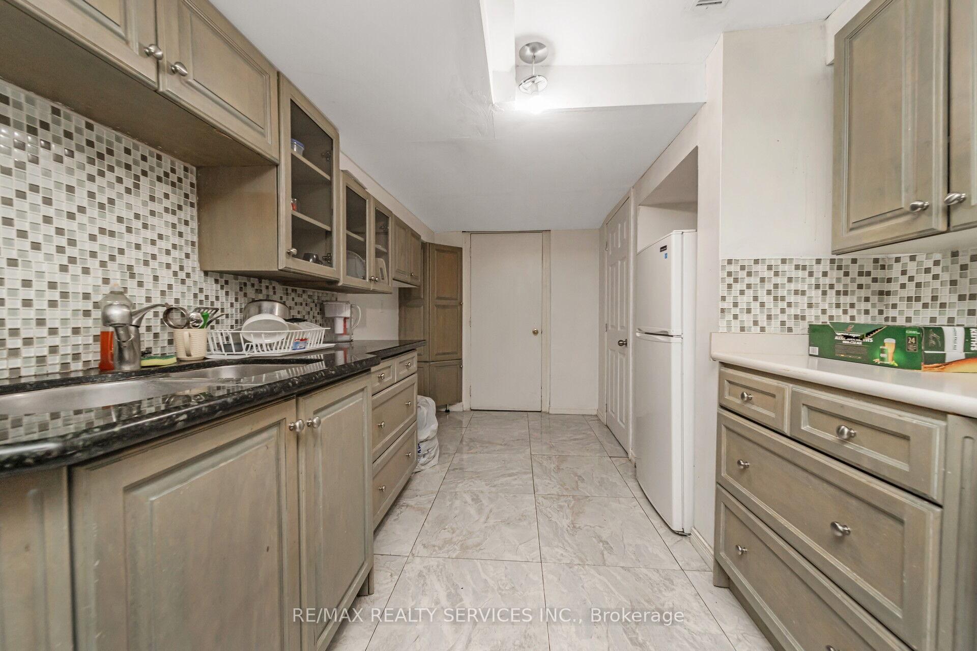 Photo 33 of 77 Crown Victoria Drive, Brampton, Fletcher's Meadow — HOMEH