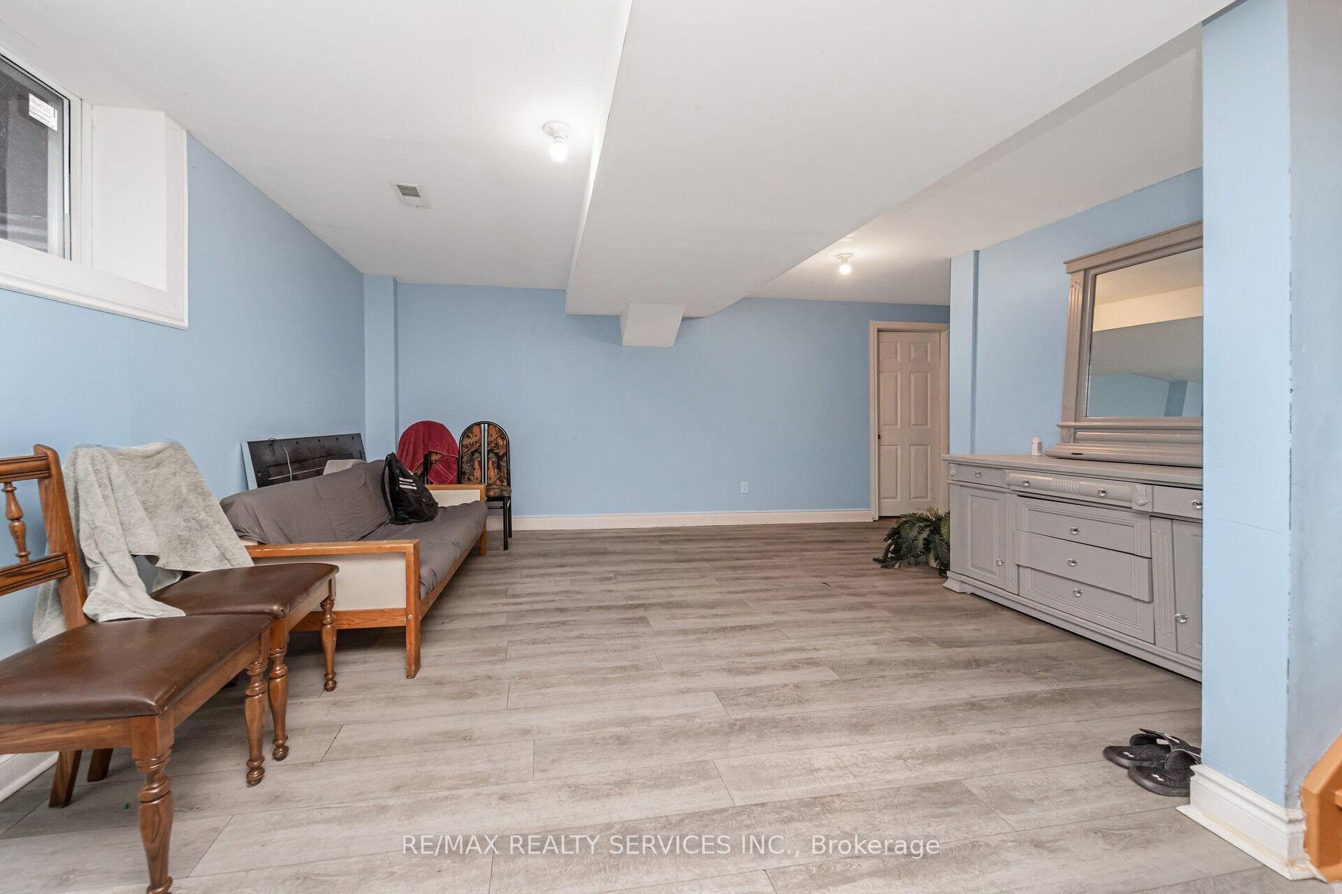 Photo 34 of 77 Crown Victoria Drive, Brampton, Fletcher's Meadow — HOMEH