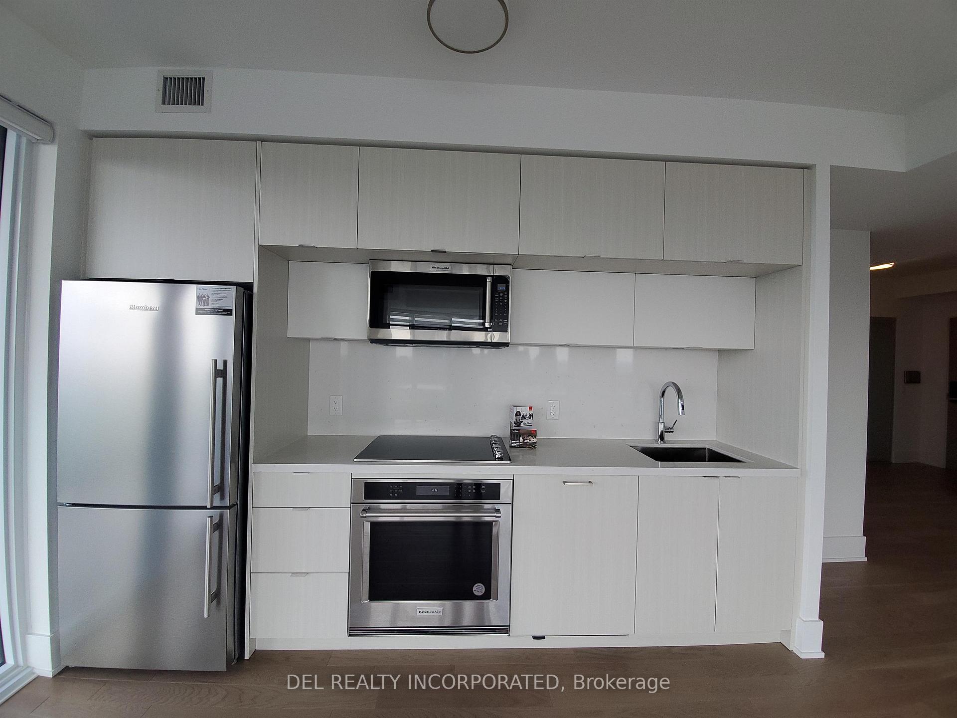 Front of Unit 4223, 585 Bloor Street E