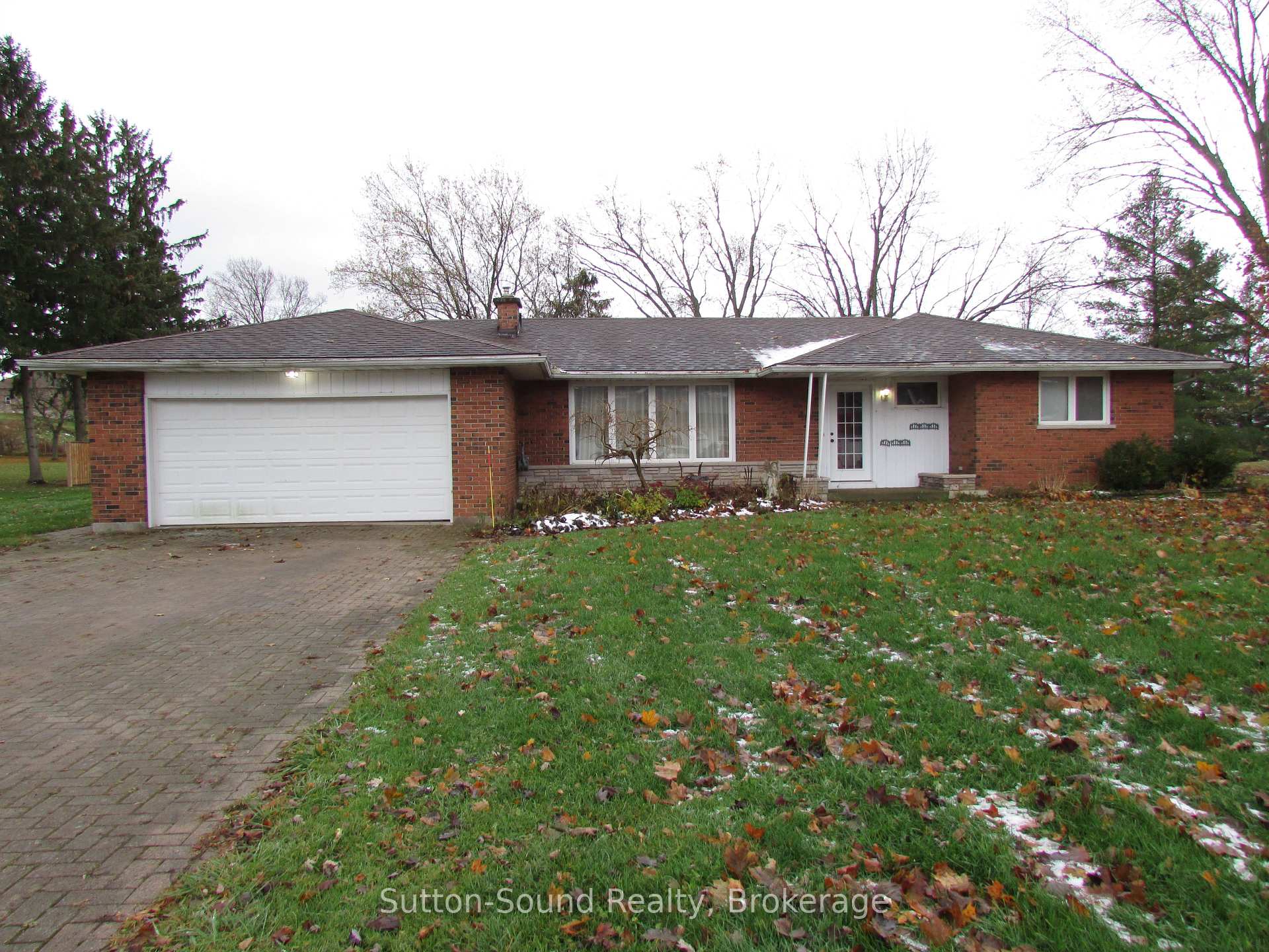 Front of 101836 Grey 5 Road S
