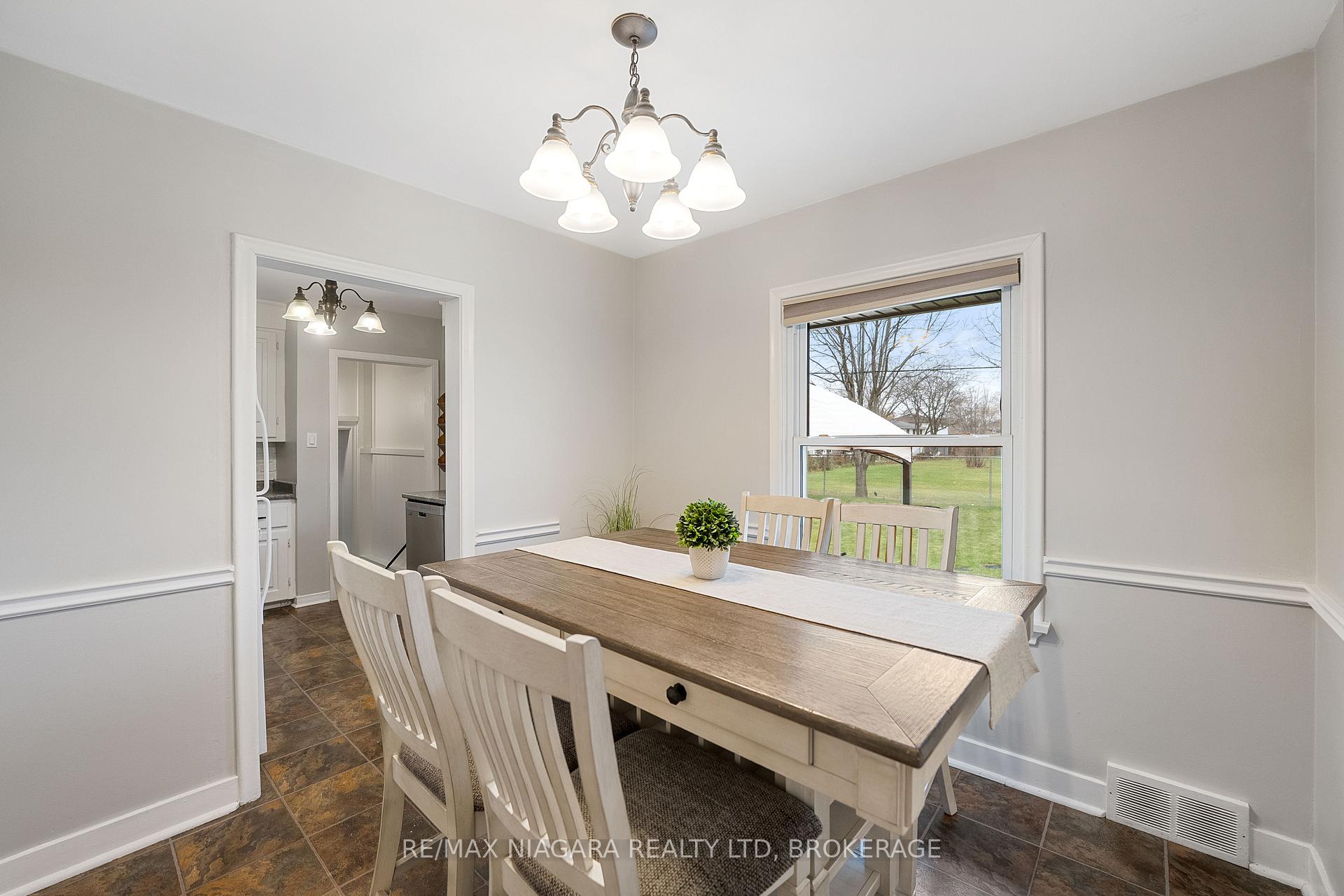 Photo 8 of 24 Brisbane Glen, St. Catharines, Vine/Linwell — HOMEH