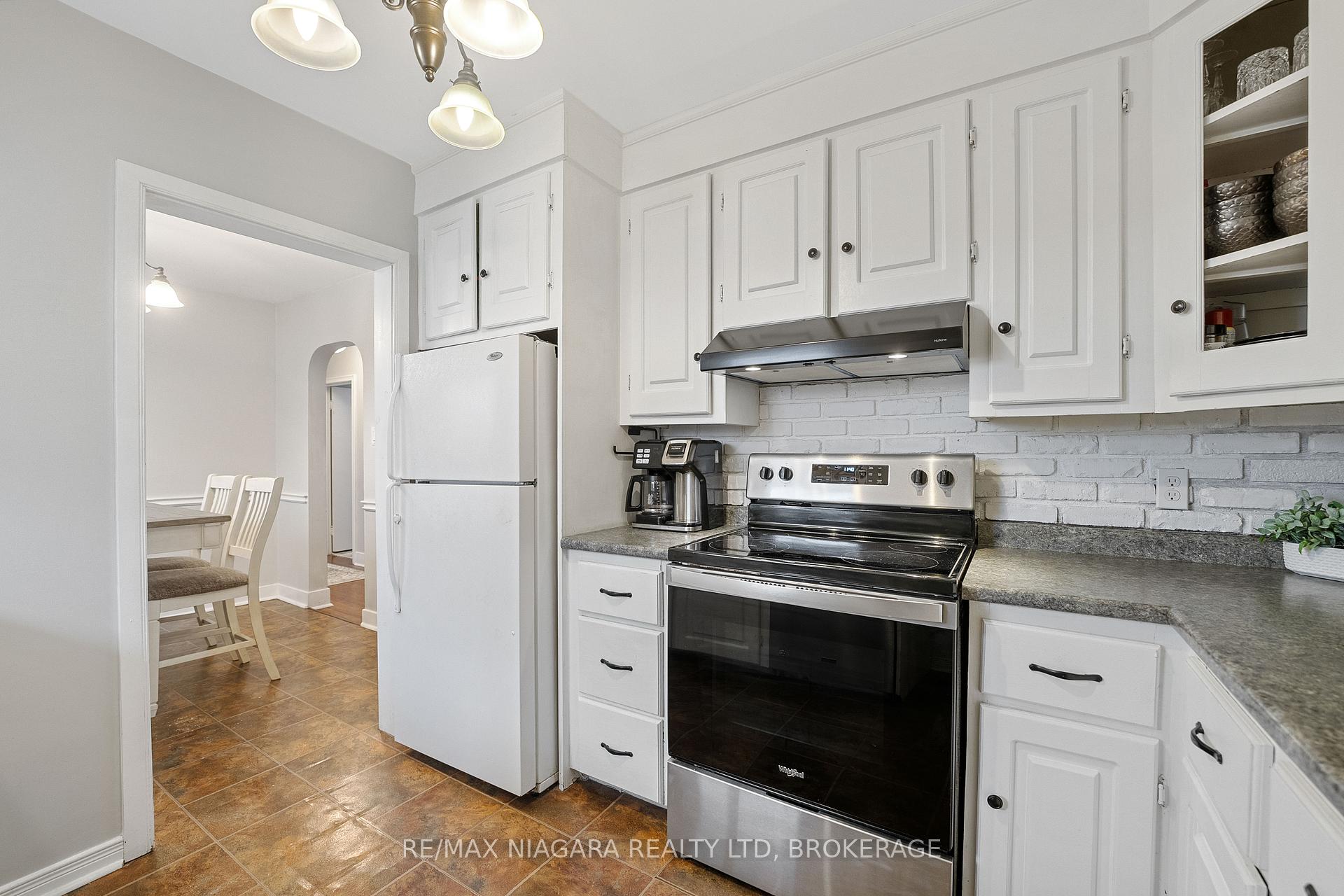 Photo 11 of 24 Brisbane Glen, St. Catharines, Vine/Linwell — HOMEH