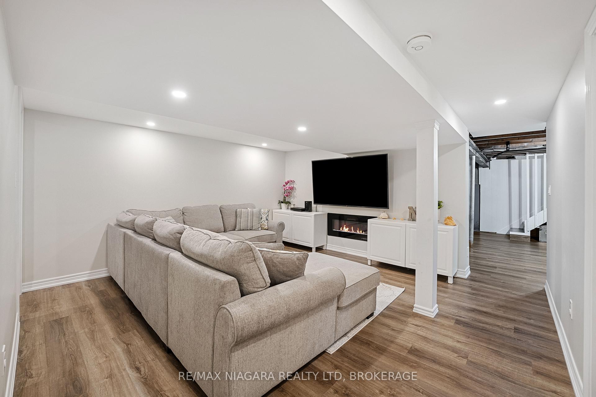 Photo 25 of 24 Brisbane Glen, St. Catharines, Vine/Linwell — HOMEH