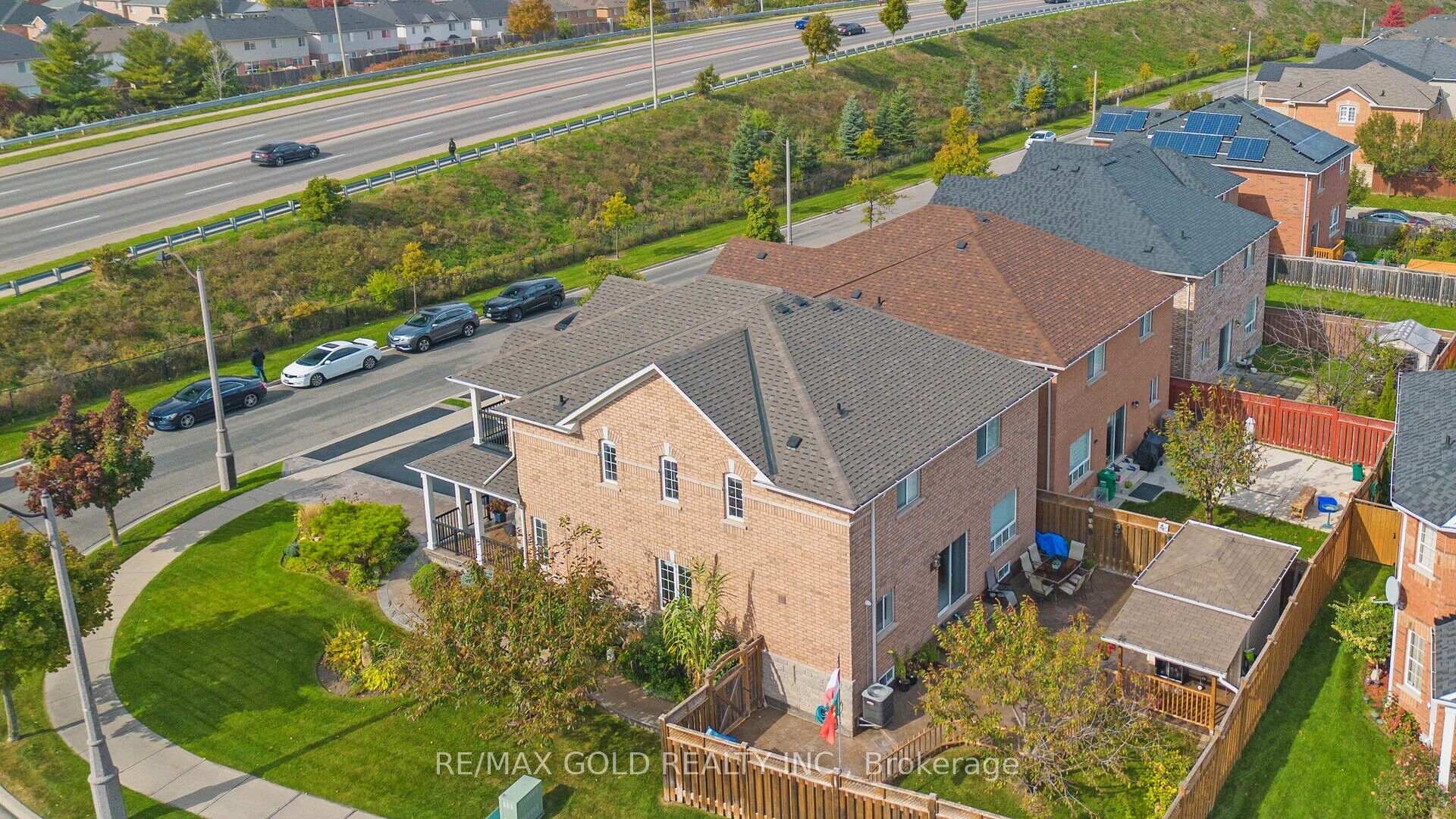Photo 3 of 57 Crystal Glen Crescent, Brampton, Credit Valley — HOMEH