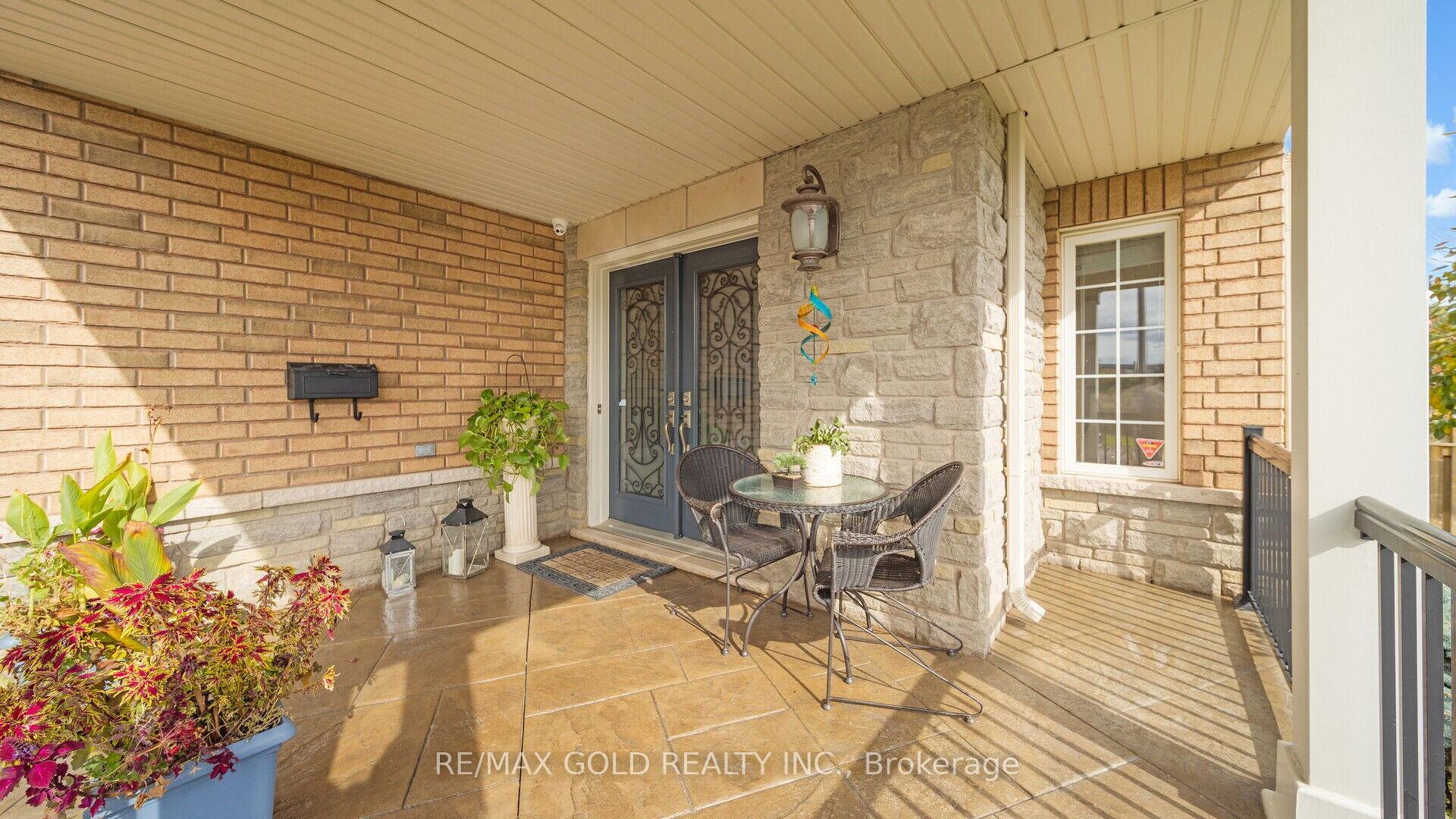Photo 5 of 57 Crystal Glen Crescent, Brampton, Credit Valley — HOMEH