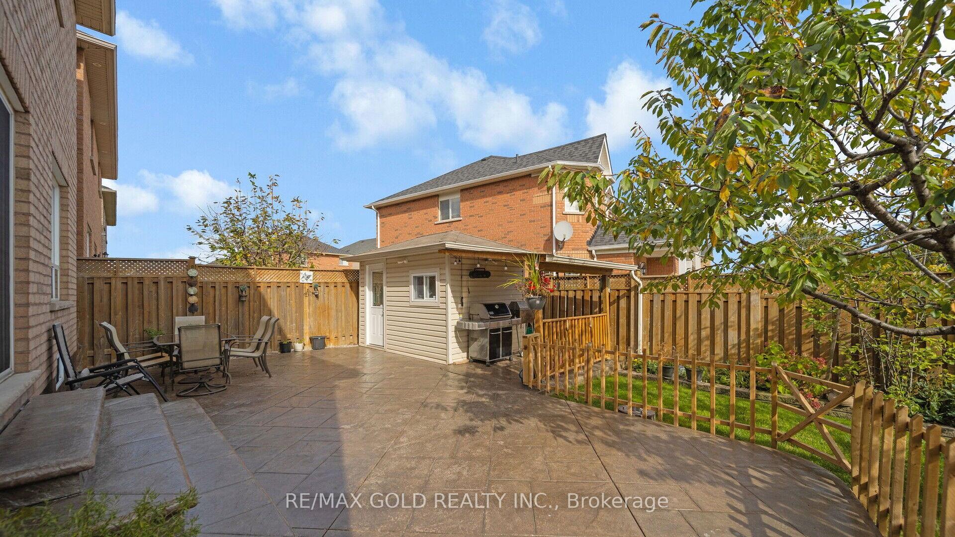 Photo 6 of 57 Crystal Glen Crescent, Brampton, Credit Valley — HOMEH