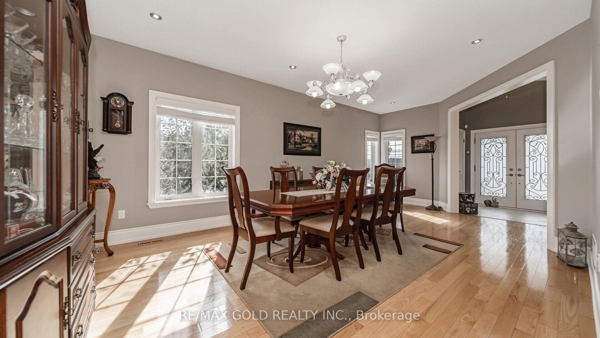 Photo 7 of 57 Crystal Glen Crescent, Brampton, Credit Valley — HOMEH