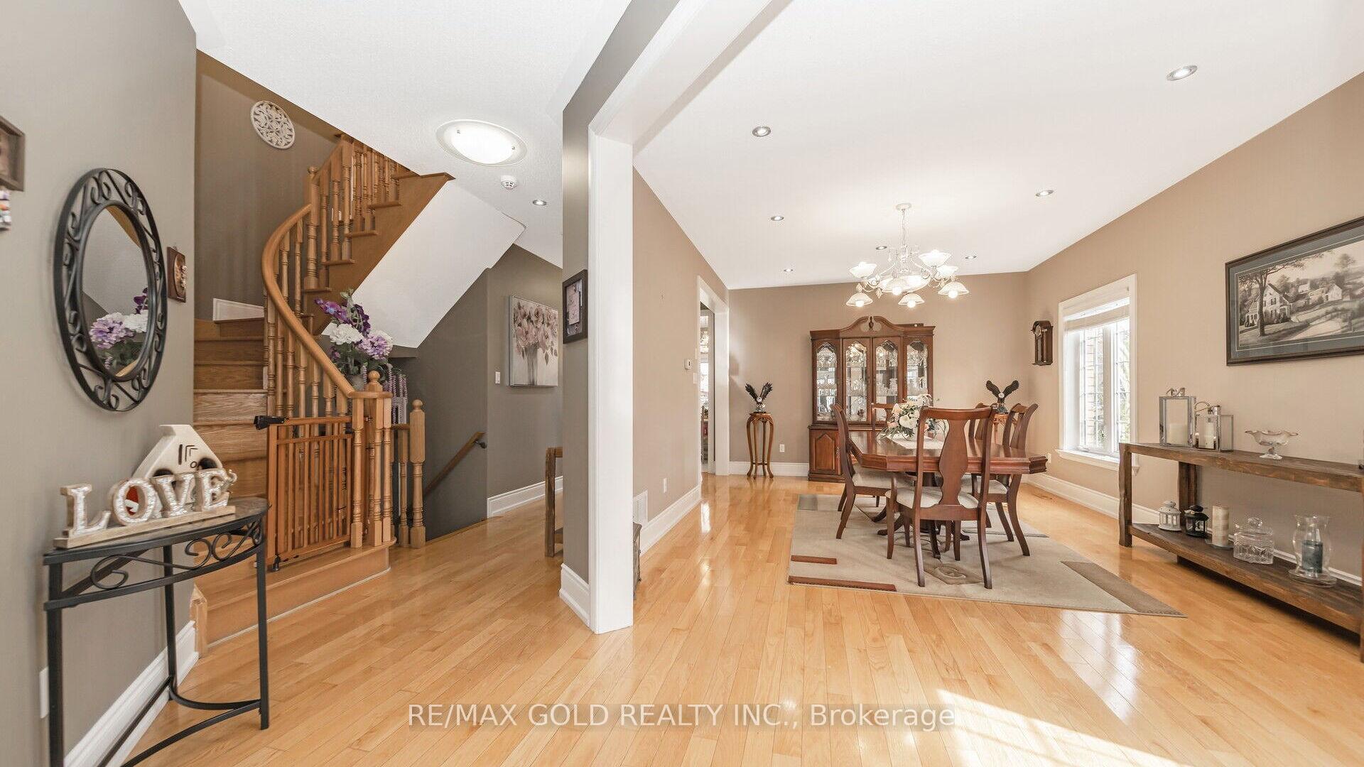 Photo 8 of 57 Crystal Glen Crescent, Brampton, Credit Valley — HOMEH