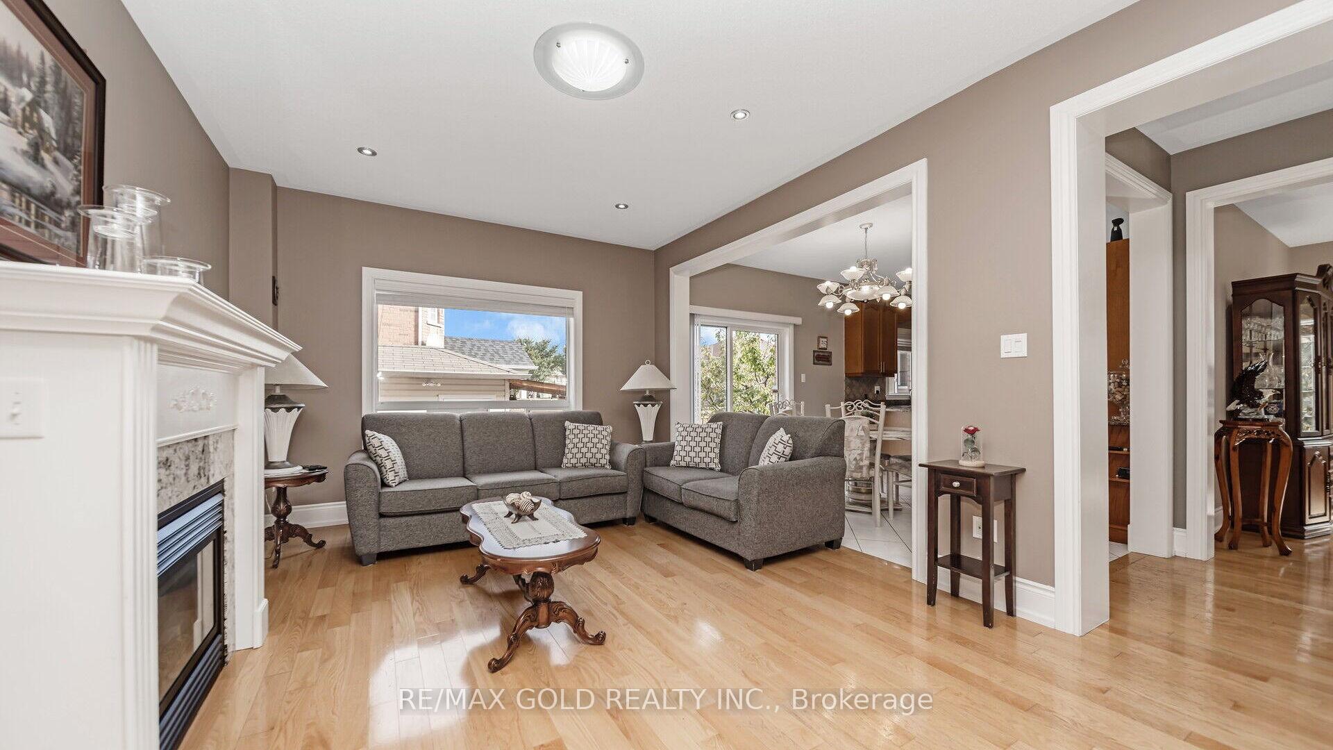 Photo 9 of 57 Crystal Glen Crescent, Brampton, Credit Valley — HOMEH