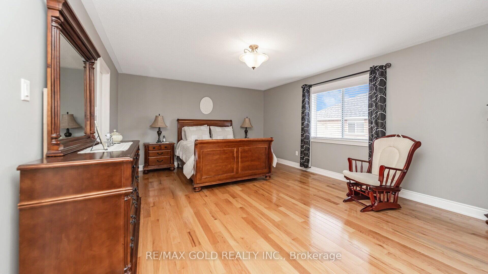 Photo 14 of 57 Crystal Glen Crescent, Brampton, Credit Valley — HOMEH