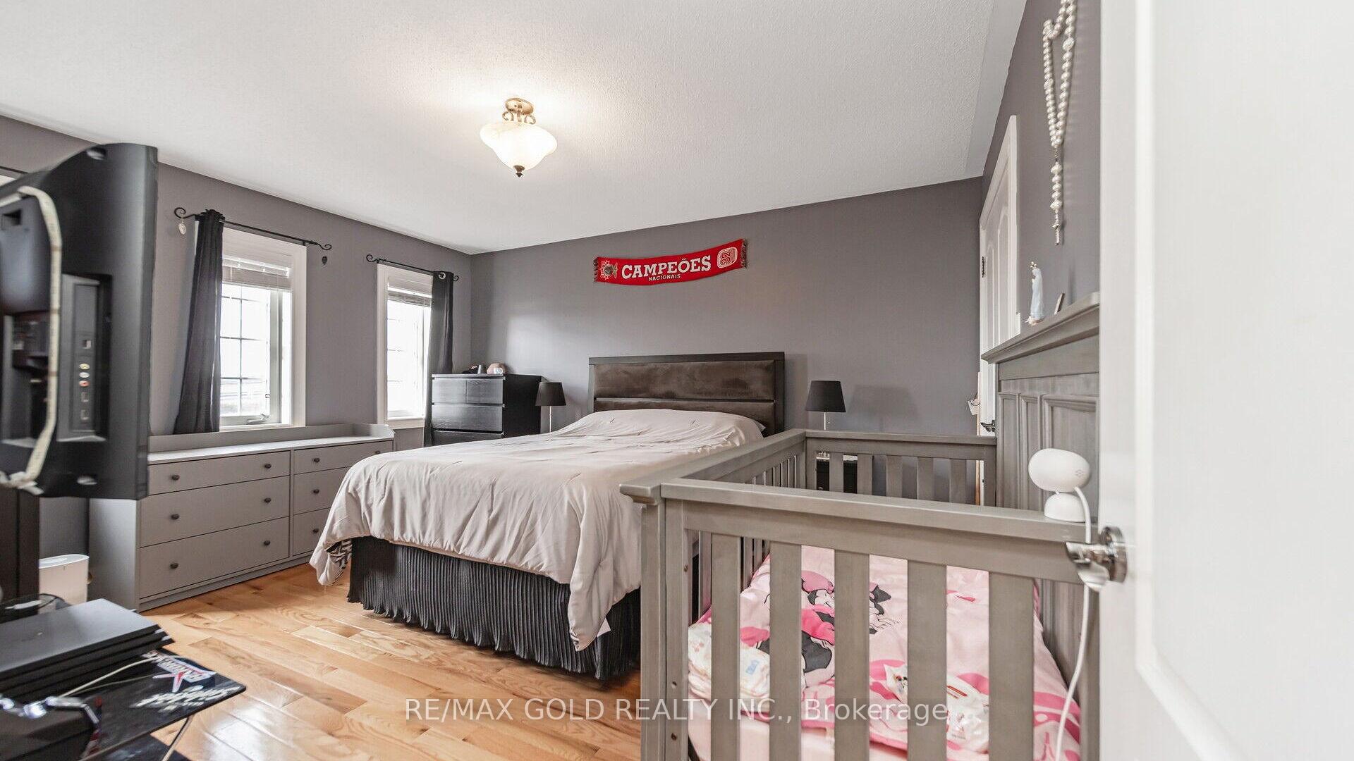 Photo 16 of 57 Crystal Glen Crescent, Brampton, Credit Valley — HOMEH