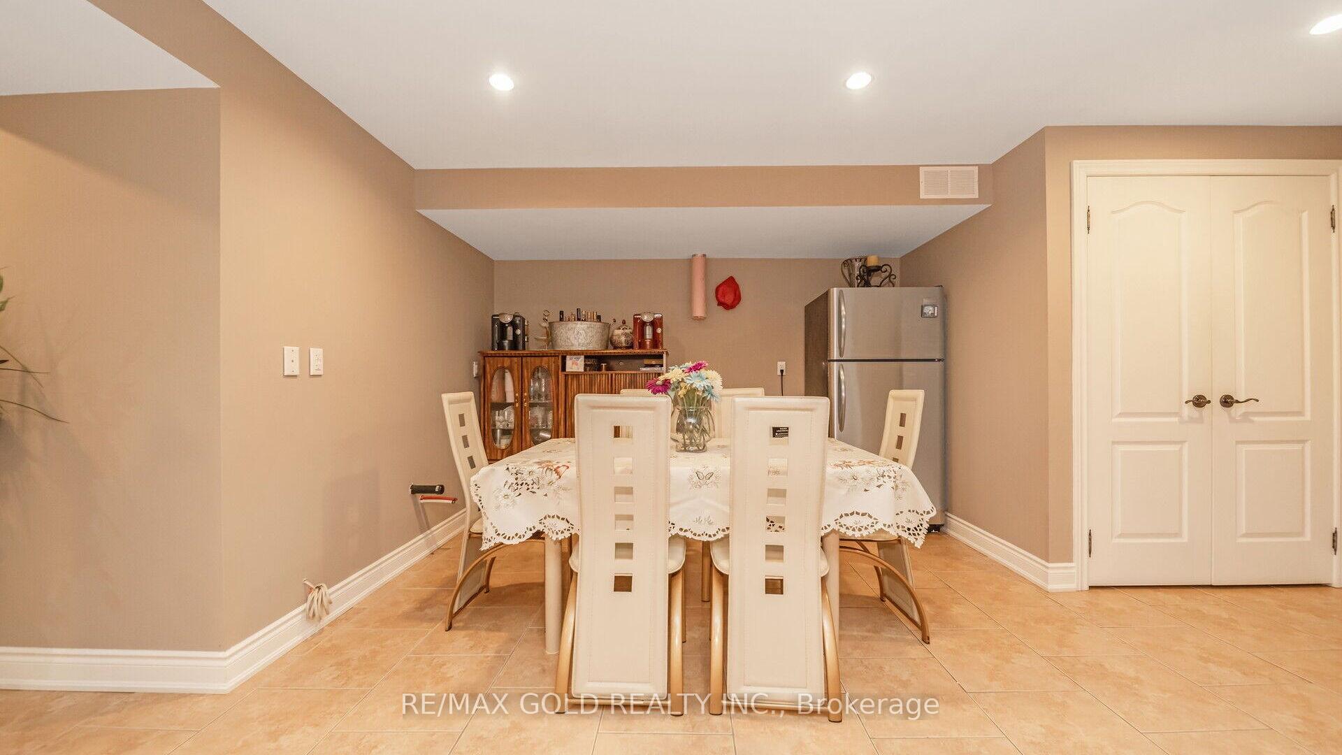 Photo 17 of 57 Crystal Glen Crescent, Brampton, Credit Valley — HOMEH