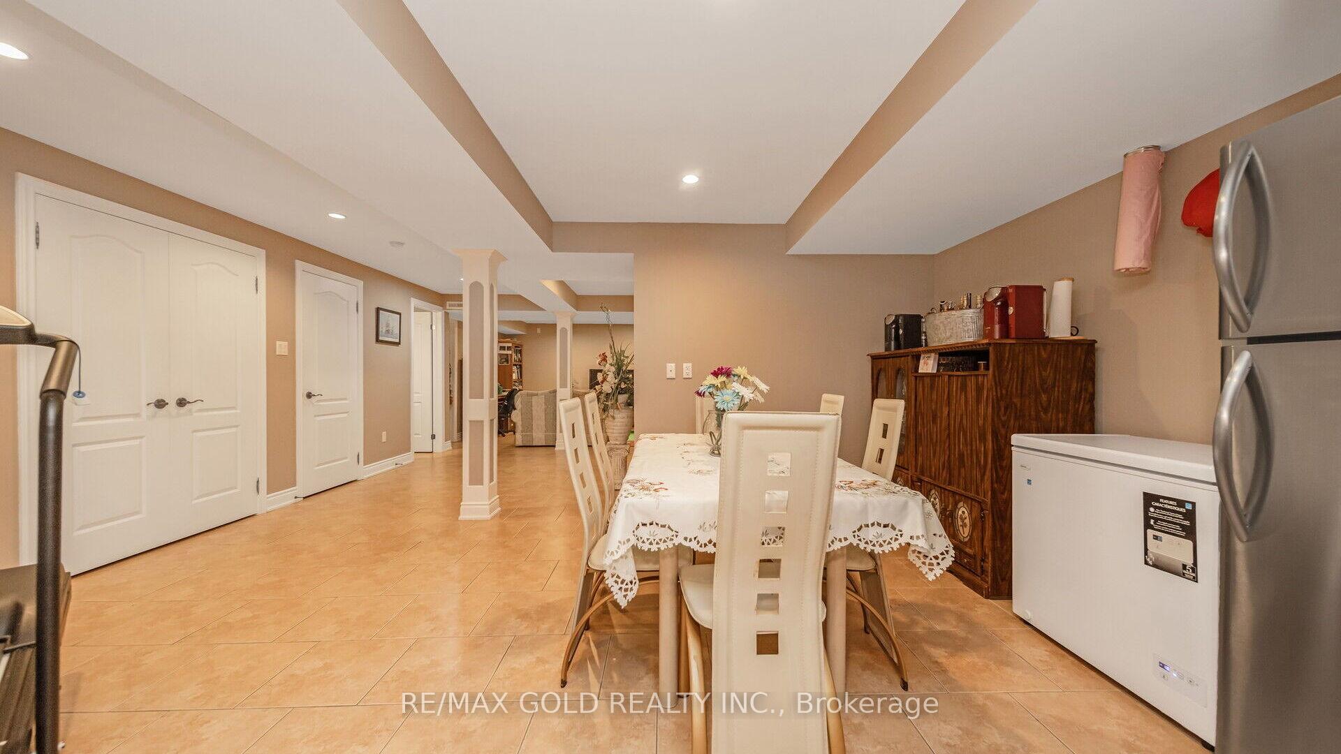 Photo 18 of 57 Crystal Glen Crescent, Brampton, Credit Valley — HOMEH