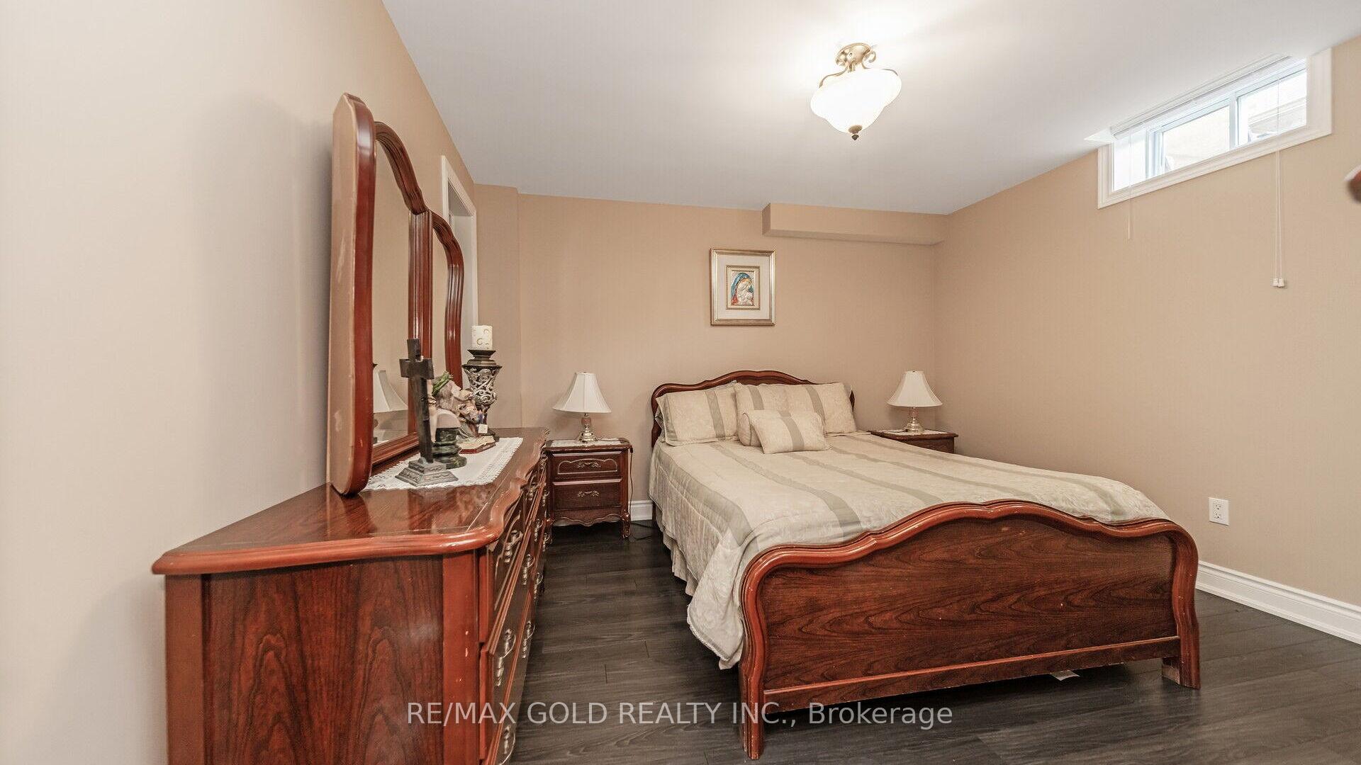 Photo 20 of 57 Crystal Glen Crescent, Brampton, Credit Valley — HOMEH