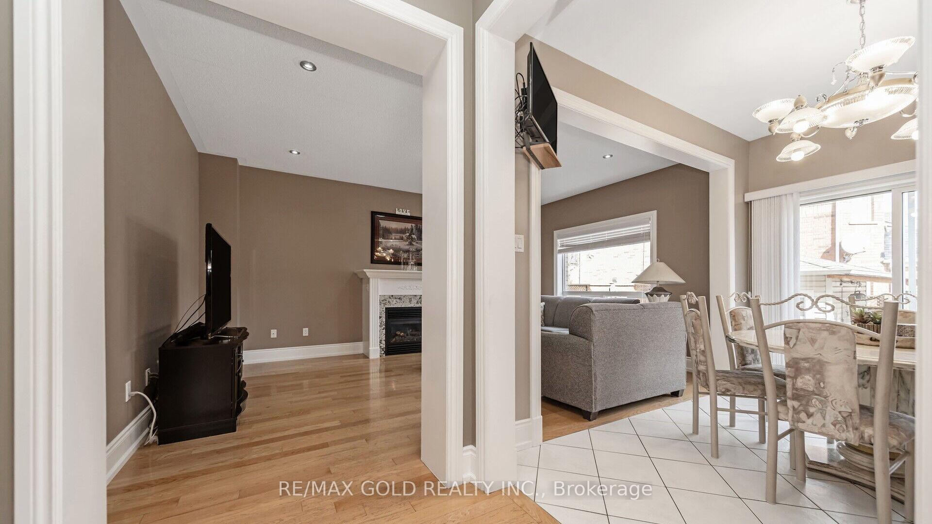 Photo 23 of 57 Crystal Glen Crescent, Brampton, Credit Valley — HOMEH