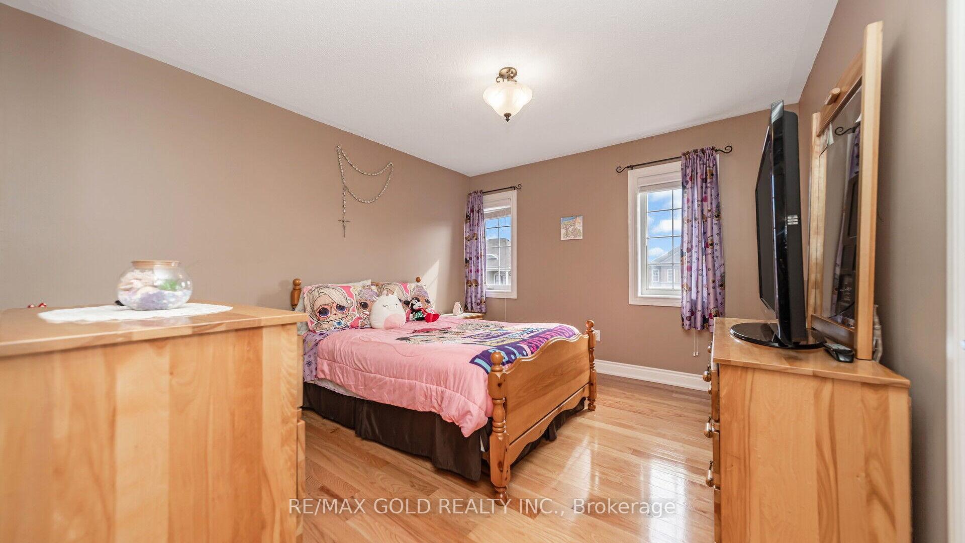 Photo 33 of 57 Crystal Glen Crescent, Brampton, Credit Valley — HOMEH