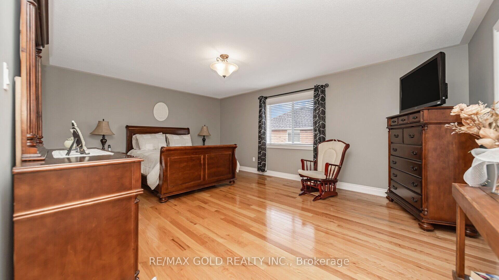 Photo 35 of 57 Crystal Glen Crescent, Brampton, Credit Valley — HOMEH