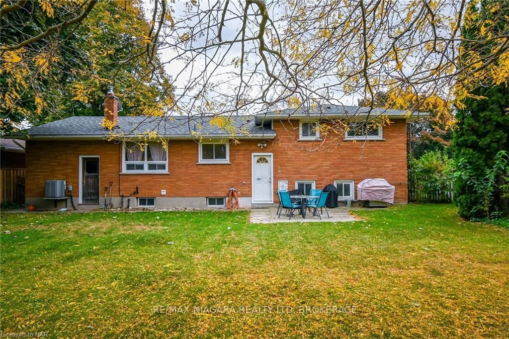 Photo 23 of 16 Royal Manor Drive, St. Catharines, Carlton/Bunting — HOMEH