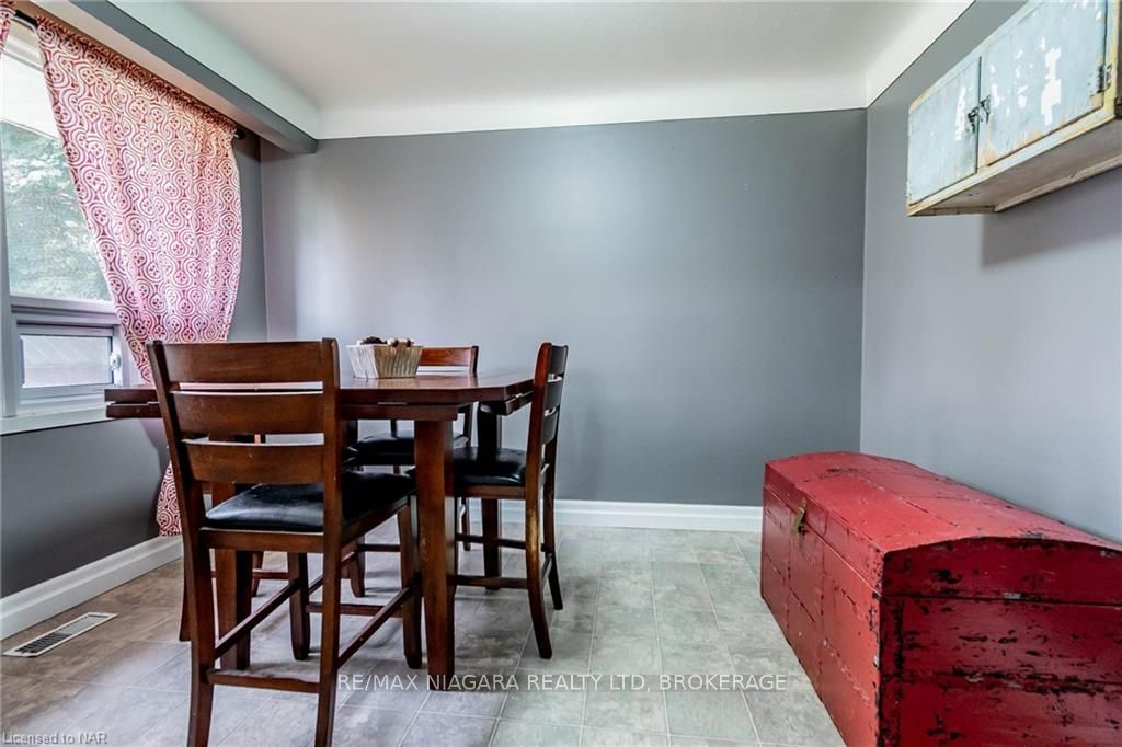 Photo 9 of 16 Royal Manor Drive, St. Catharines, Carlton/Bunting — HOMEH