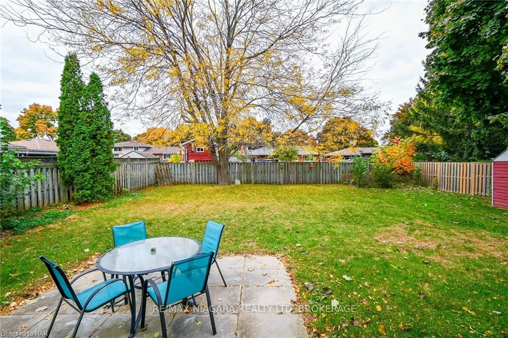 Photo 21 of 16 Royal Manor Drive, St. Catharines, Carlton/Bunting — HOMEH