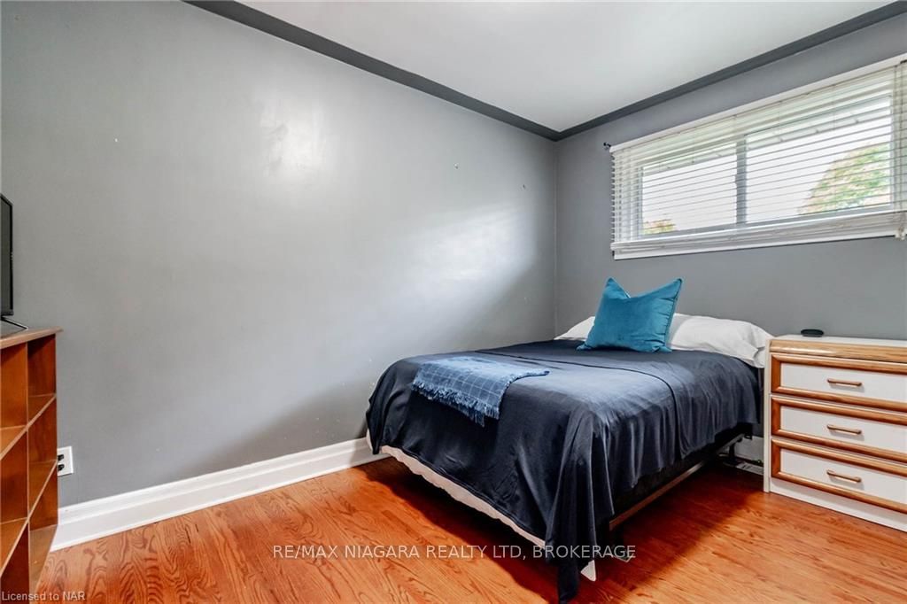 Photo 14 of 16 Royal Manor Drive, St. Catharines, Carlton/Bunting — HOMEH