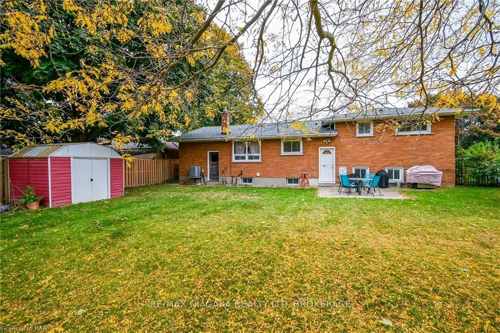 Photo 22 of 16 Royal Manor Drive, St. Catharines, Carlton/Bunting — HOMEH
