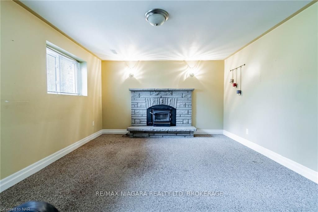 Photo 18 of 16 Royal Manor Drive, St. Catharines, Carlton/Bunting — HOMEH