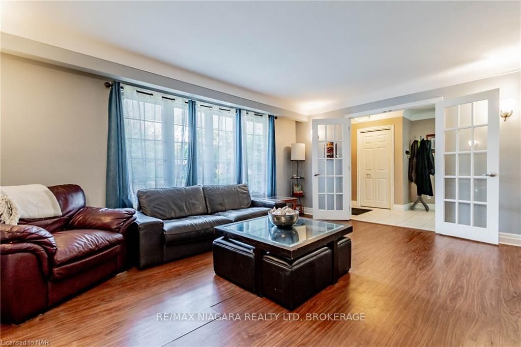 Photo 7 of 16 Royal Manor Drive, St. Catharines, Carlton/Bunting — HOMEH