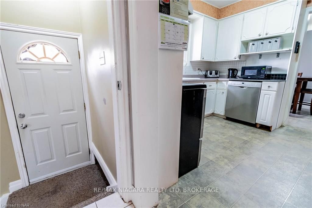 Photo 10 of 16 Royal Manor Drive, St. Catharines, Carlton/Bunting — HOMEH
