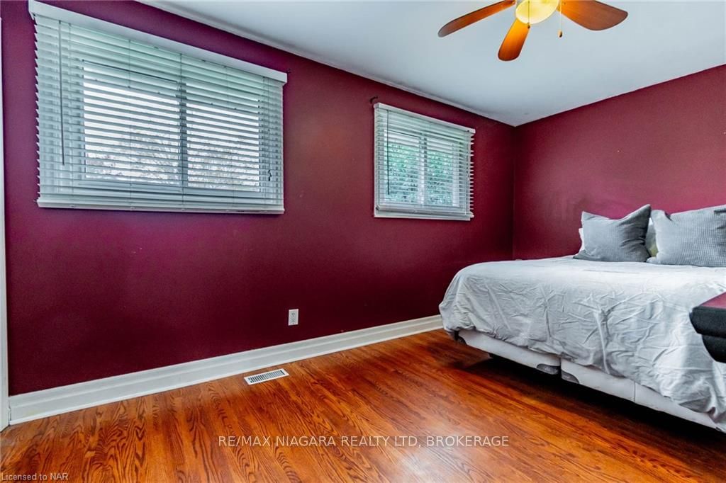Photo 13 of 16 Royal Manor Drive, St. Catharines, Carlton/Bunting — HOMEH
