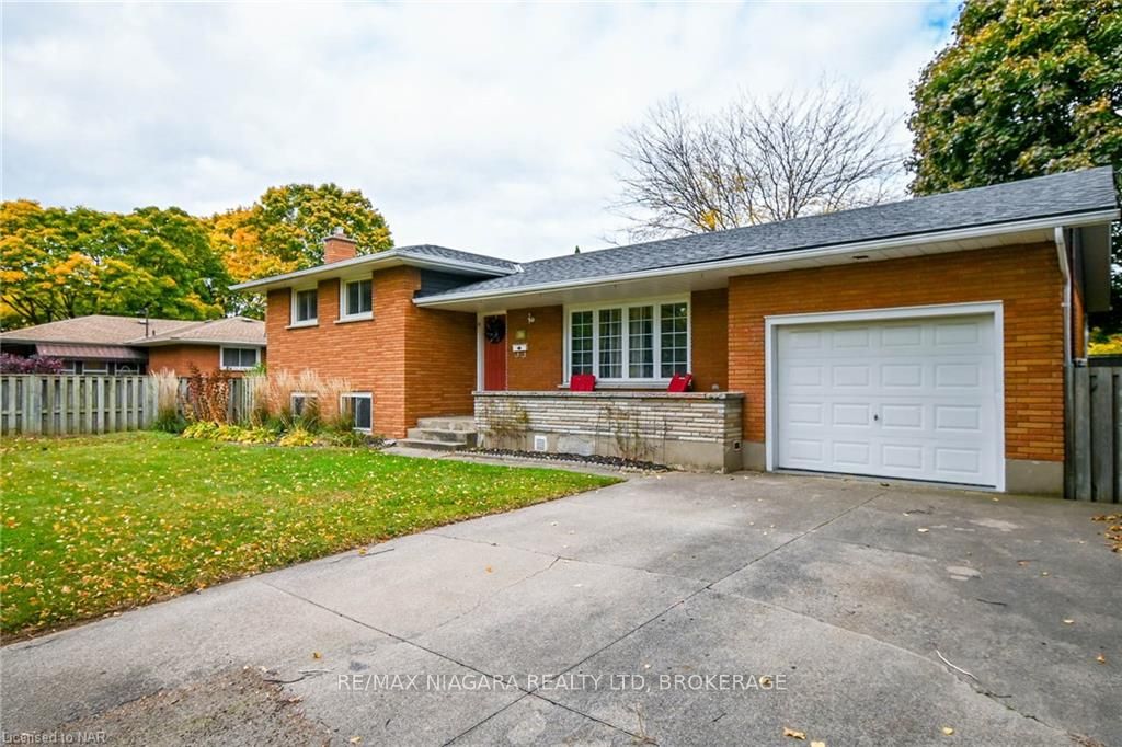 Photo 2 of 16 Royal Manor Drive, St. Catharines, Carlton/Bunting — HOMEH