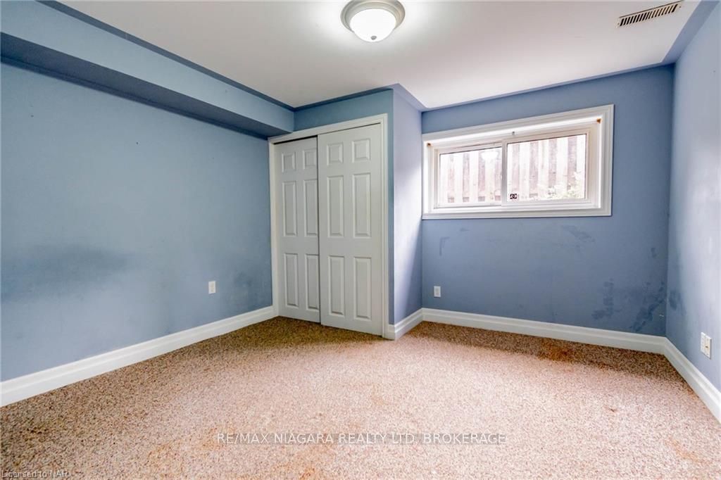 Photo 17 of 16 Royal Manor Drive, St. Catharines, Carlton/Bunting — HOMEH