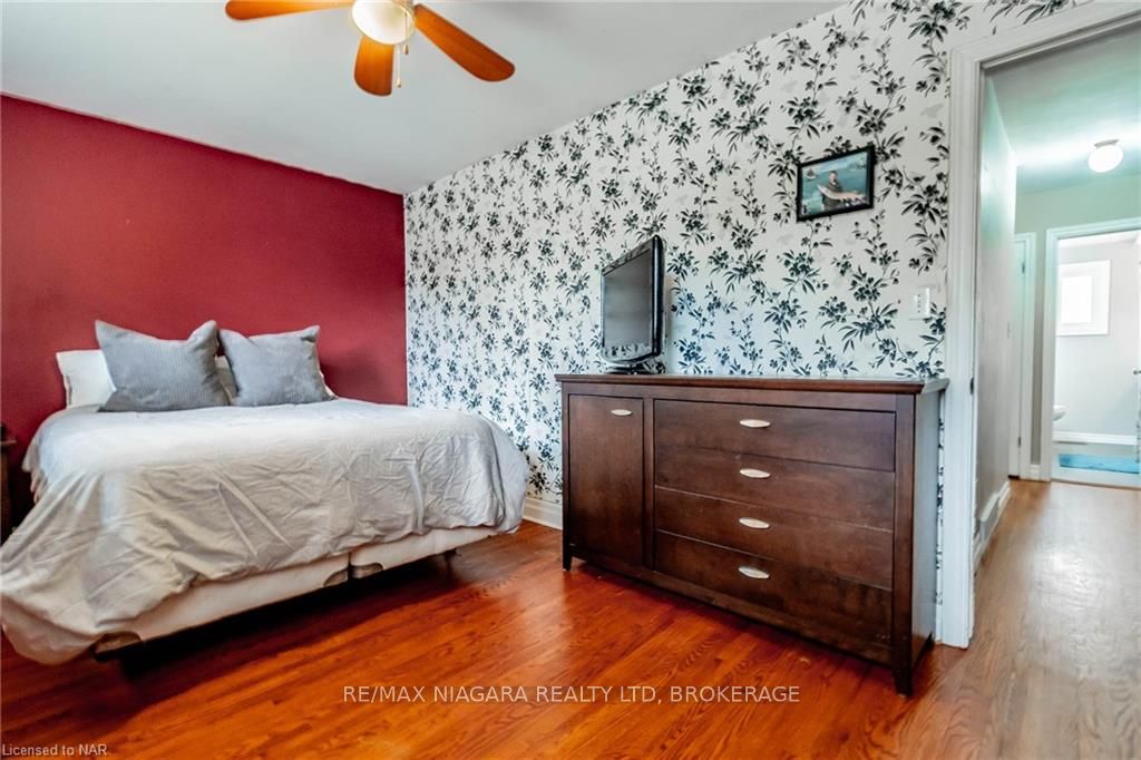 Photo 12 of 16 Royal Manor Drive, St. Catharines, Carlton/Bunting — HOMEH