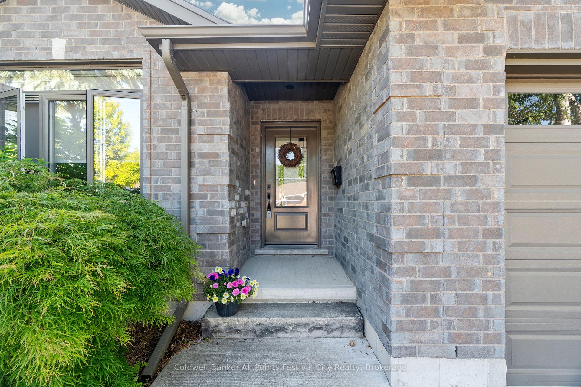 Photo 6 of 186 Hincks Street, Goderich, Goderich (Town) — HOMEH