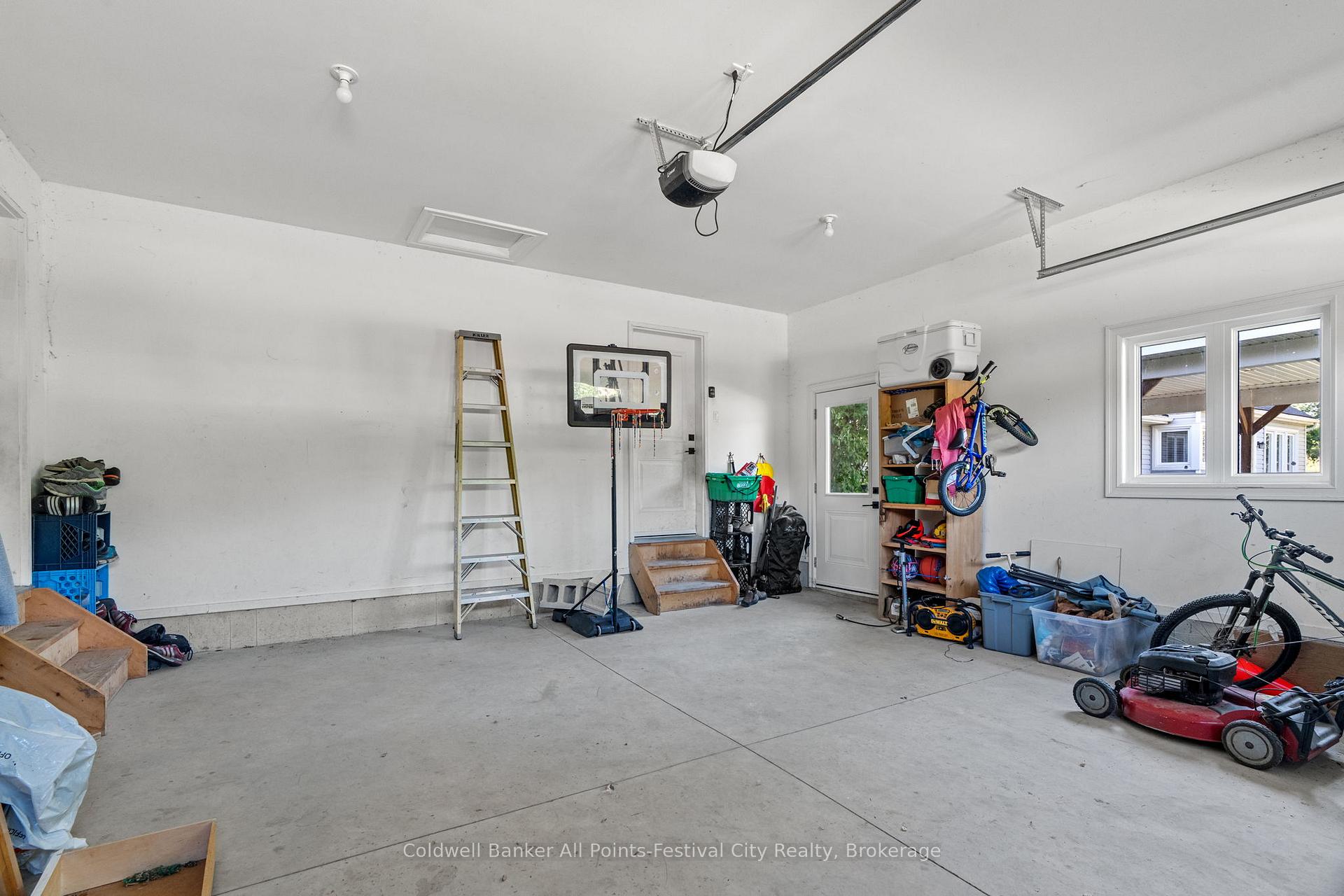 Photo 34 of 186 Hincks Street, Goderich, Goderich (Town) — HOMEH