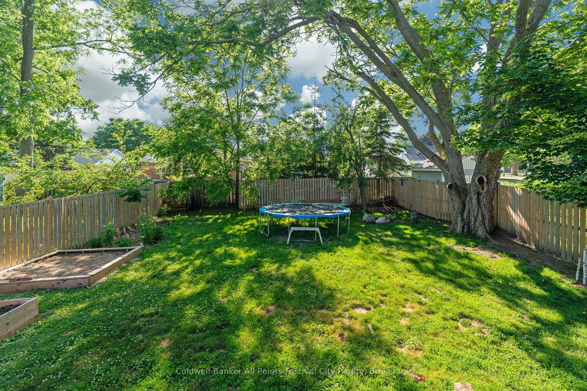 Photo 31 of 186 Hincks Street, Goderich, Goderich (Town) — HOMEH
