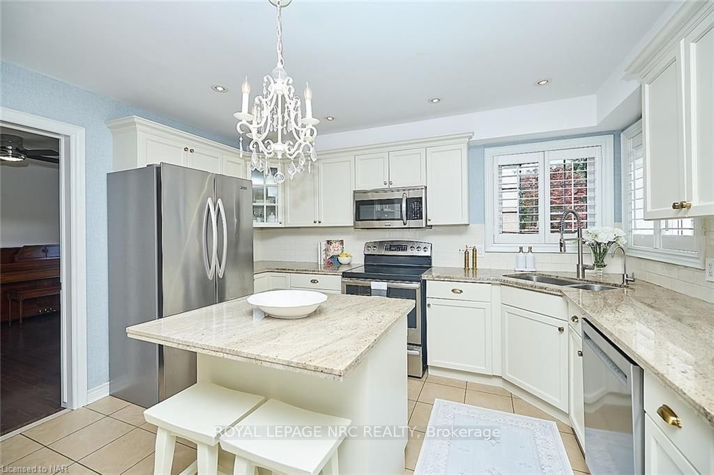 Photo 4 of 68 Welstead Drive, St. Catharines, Rykert/Vansickle — HOMEH