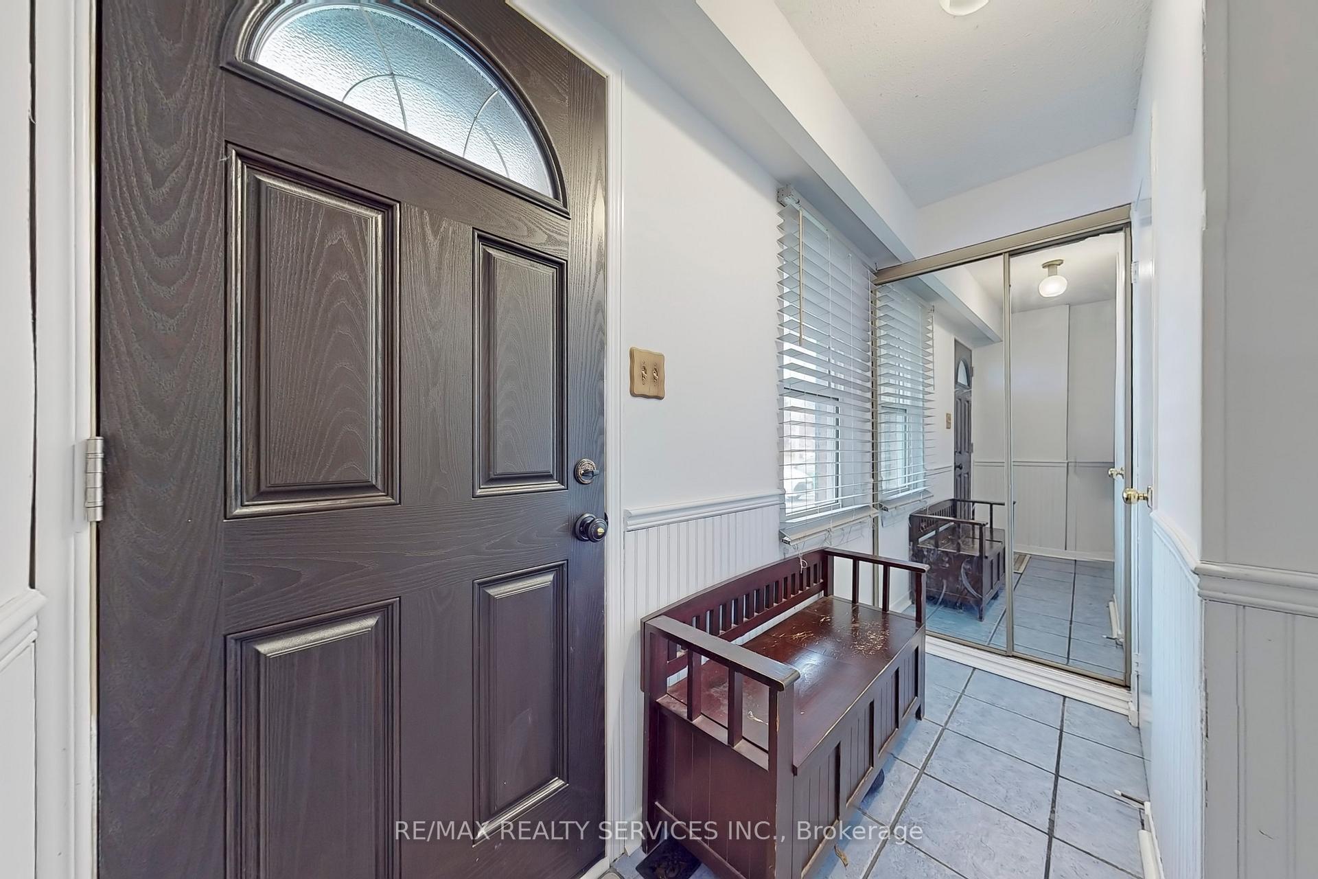 Photo 3 of 58 Mayfair Crescent, Brampton, Central Park — HOMEH
